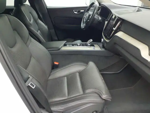 Volvo XC60 view 8