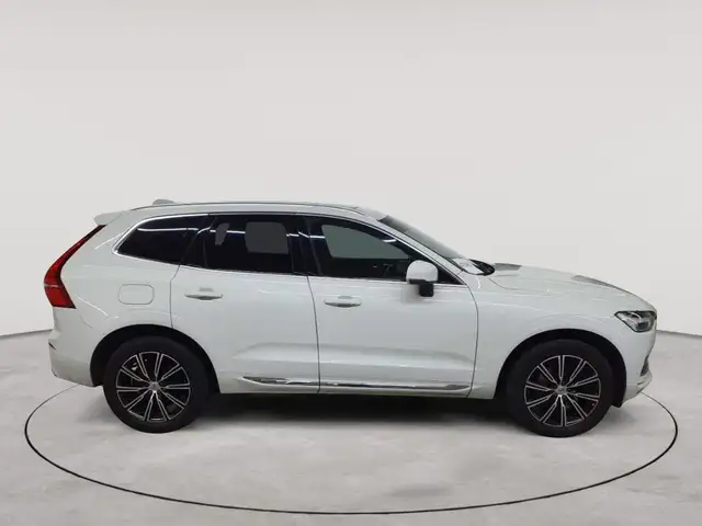 Volvo XC60 view 3