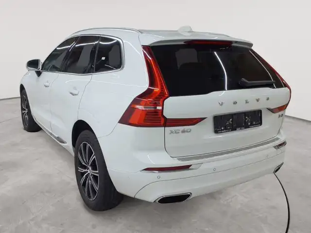 Volvo XC60 view 5