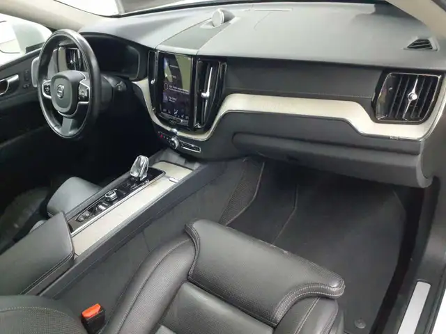 Volvo XC60 view 9