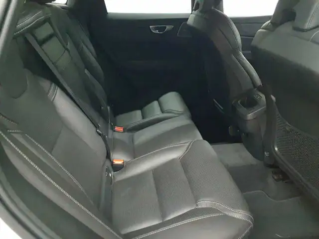 Volvo XC60 view 14