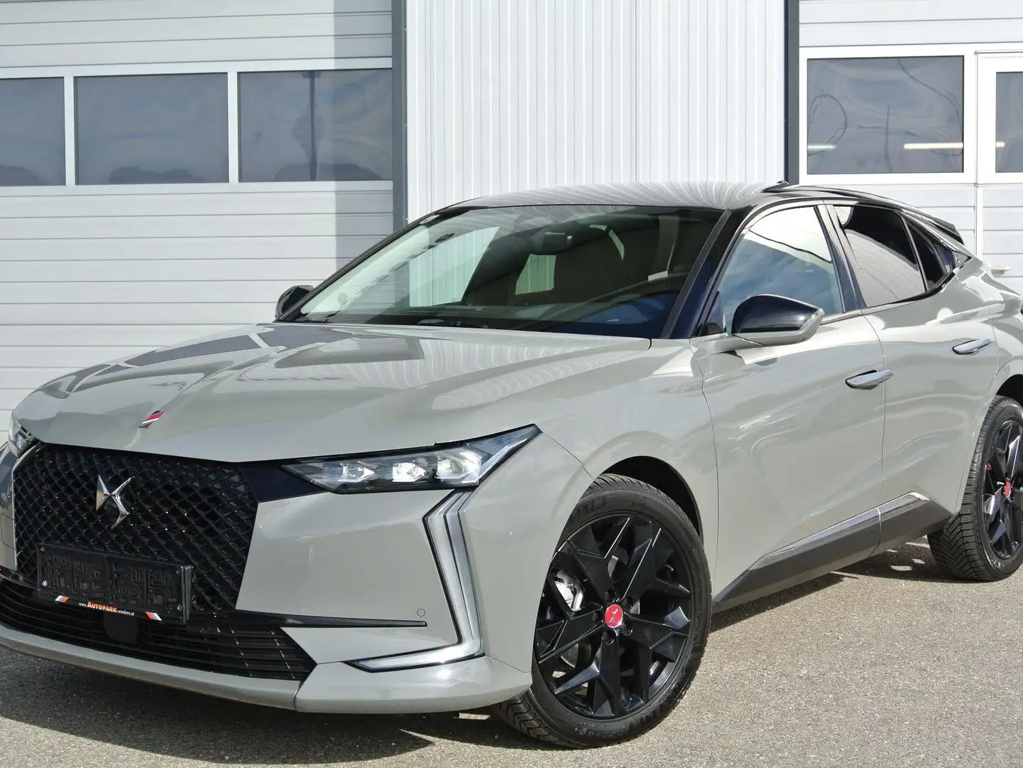 DS Automobiles DS 4 HDI130 Eat8 Aut. ** Performance Line ** Matrix-LED Gris - 1