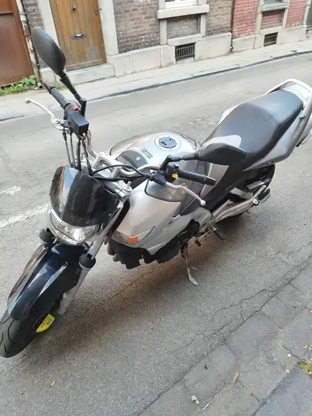 Suzuki GSR 600 - foto 2