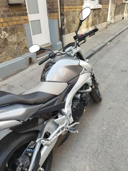 Suzuki GSR 600