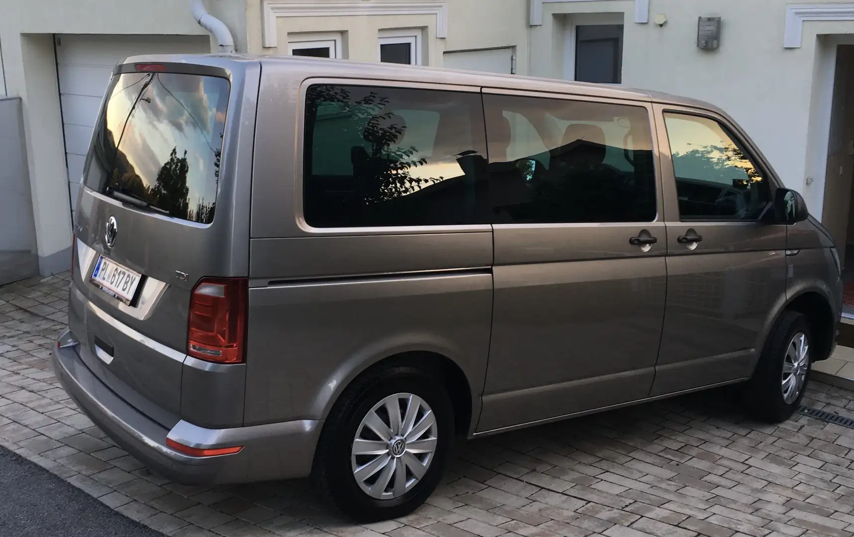 Volkswagen T6.1 Multivan Trendline - 2