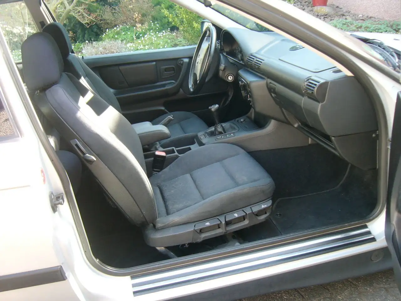 BMW 316i E36 Compact - nur 112.000 KM - TÜV 2027, foto 9