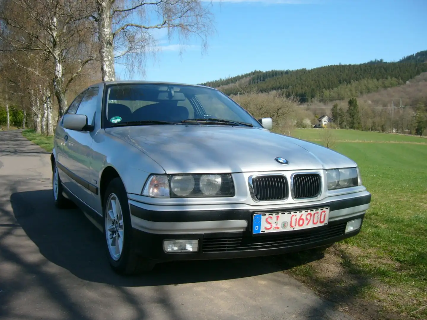 BMW 316 316i E36 Compact - nur 112.000 KM - TÜV NEU Stříbrná - 1