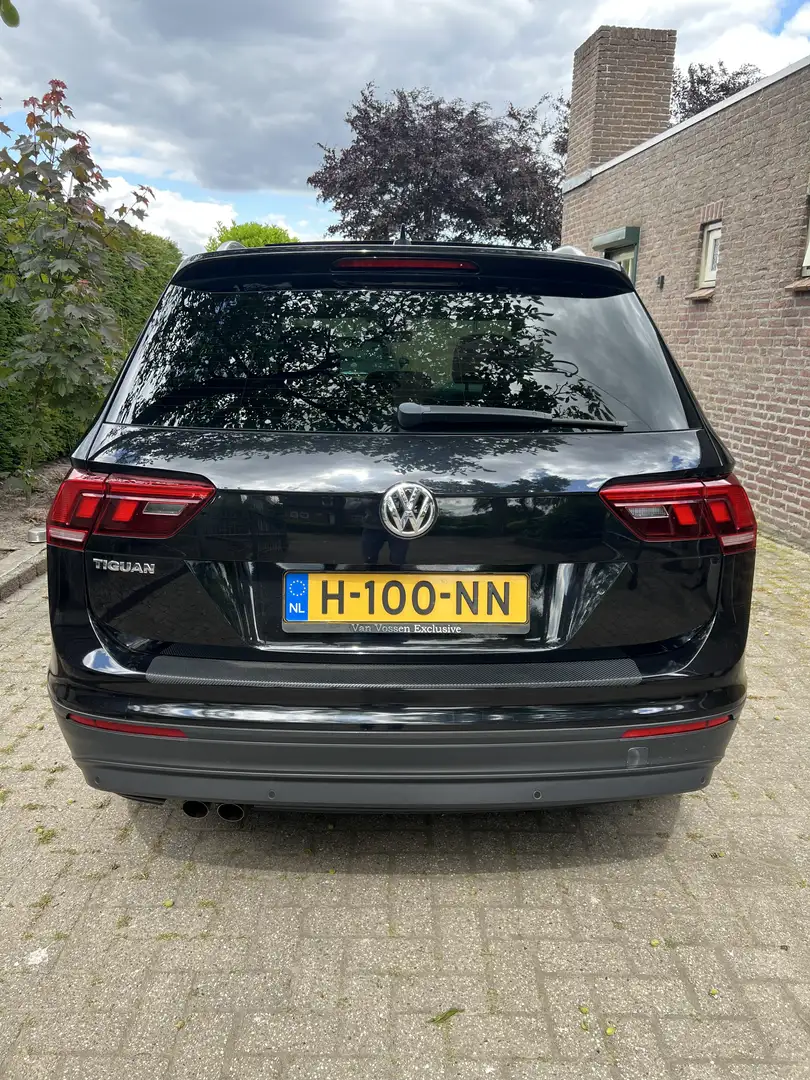 Volkswagen Tiguan 1.5 TSI Highl. Bus R Zwart - 2