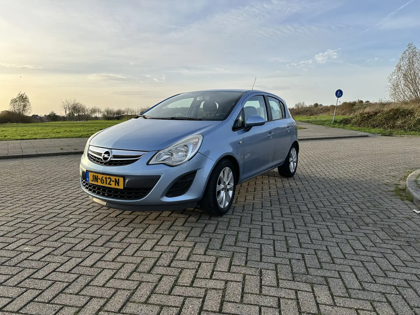 Opel Corsa 1.4-16V Cosmo 5D | Navi | stuur/stoel ver. Blauw - 1