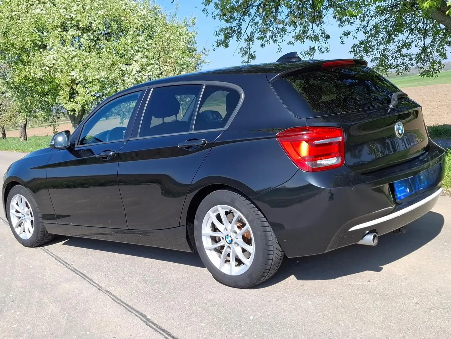 BMW 120 120d Aut. BluePerformance Urban Line Schwarz - 2