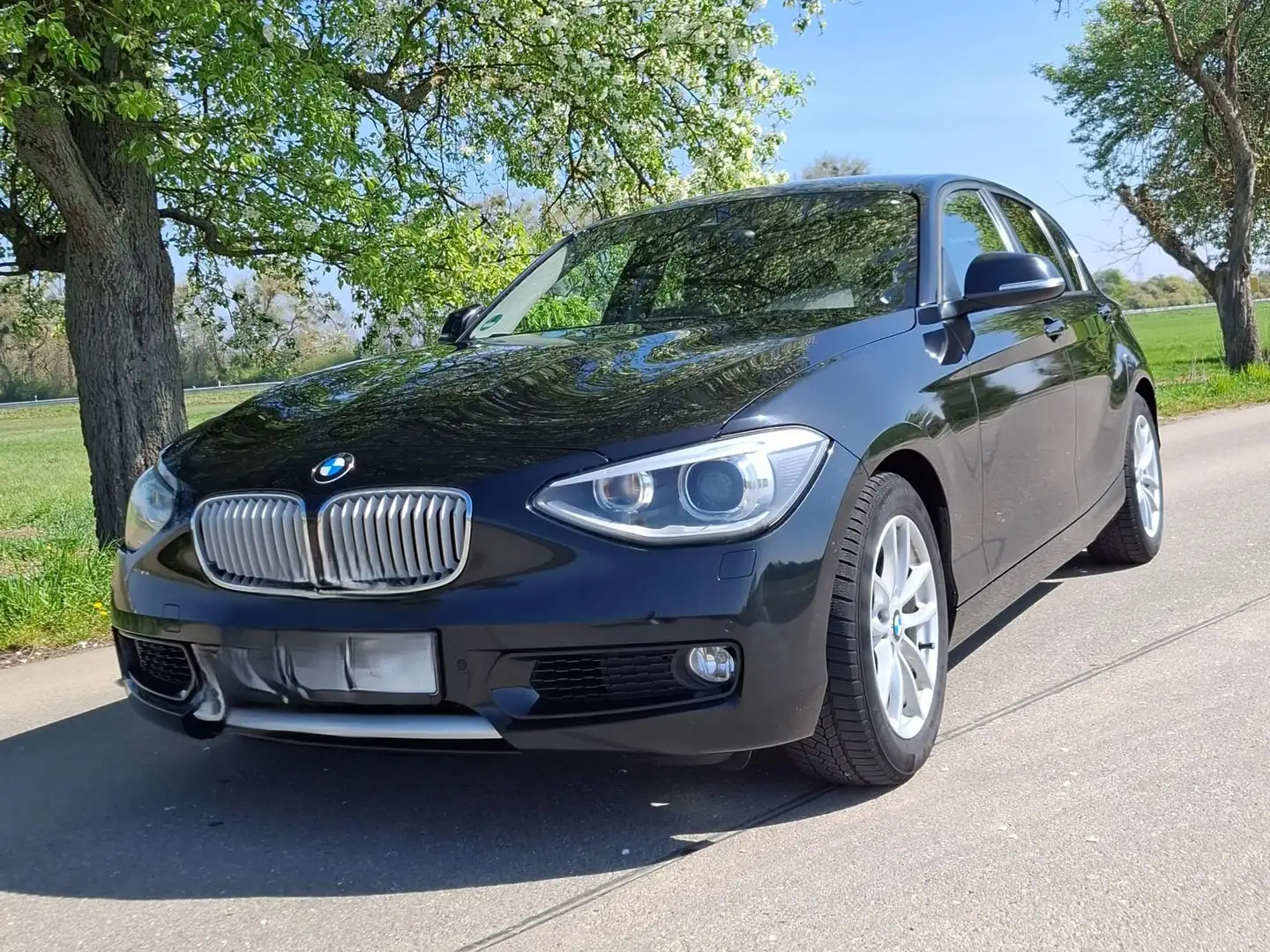 BMW 120 120d Aut. BluePerformance Urban Line Schwarz - 1