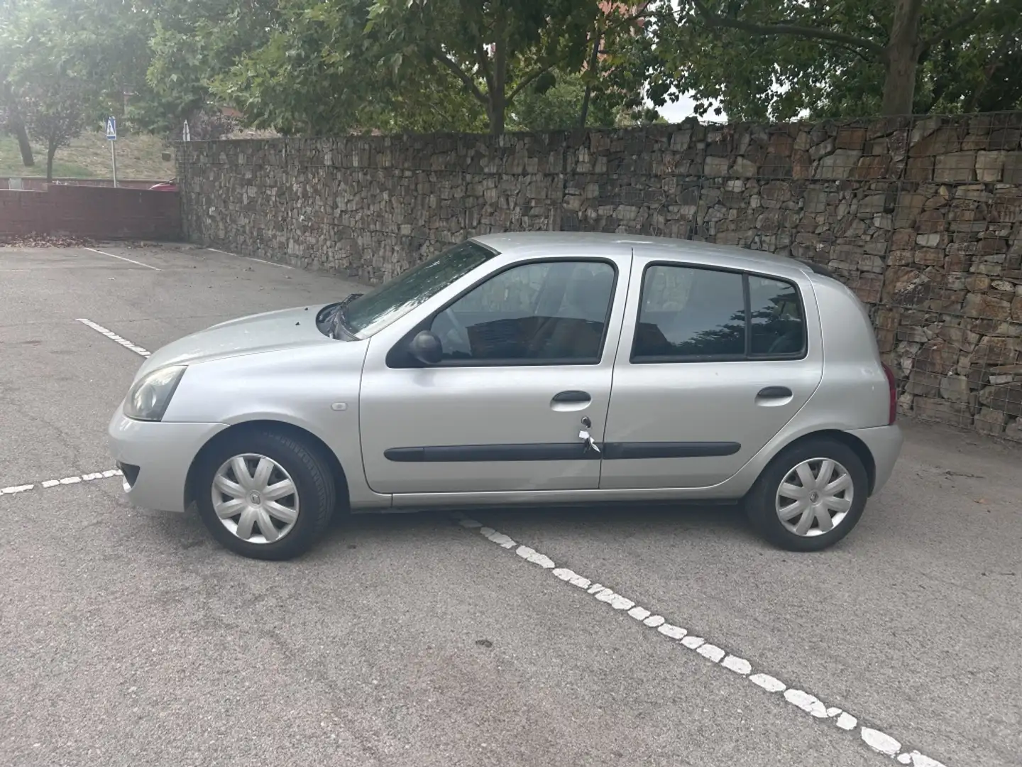 Renault Clio 1.5dCi Authentique 70 Grau - 2