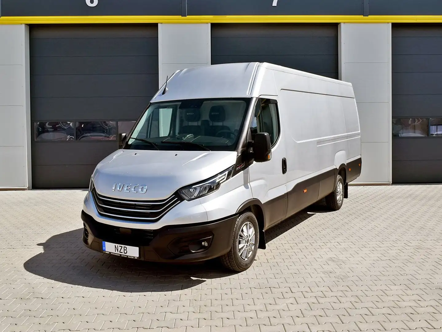 Iveco Daily L4H2 ACC/Navi/Kamera/LED/Automatik SOFORT Grau - 1