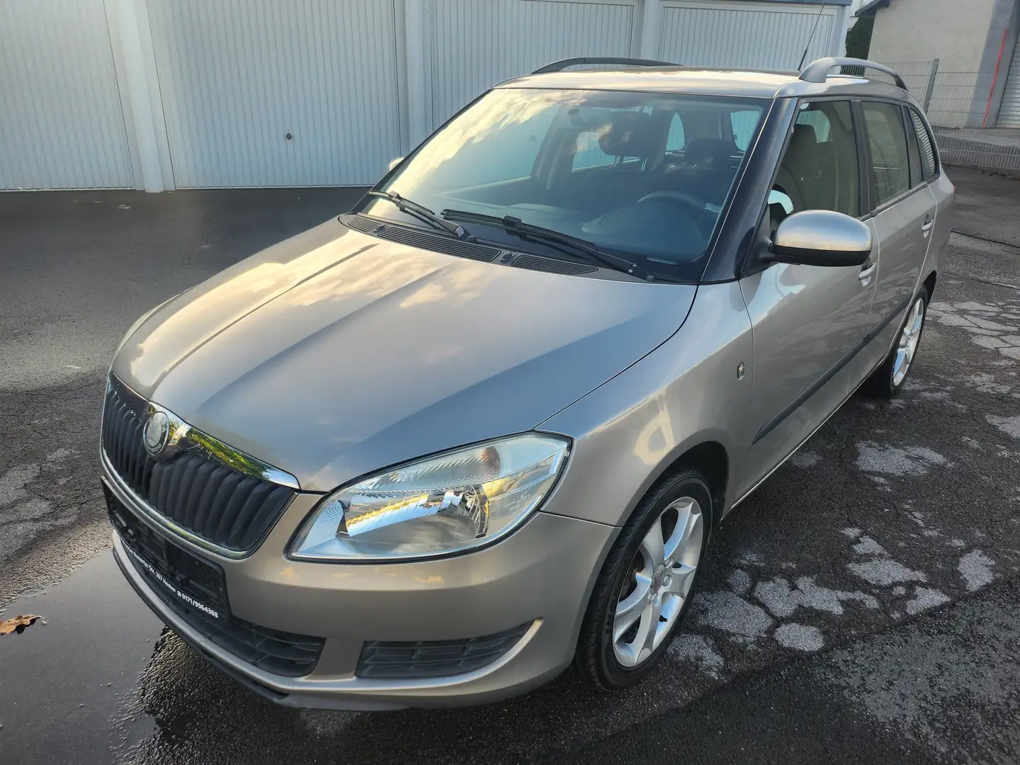 Skoda Fabia Basis Combi 1.4 Gepflegt/HU Neu/Klima/Alu Jaune - 1