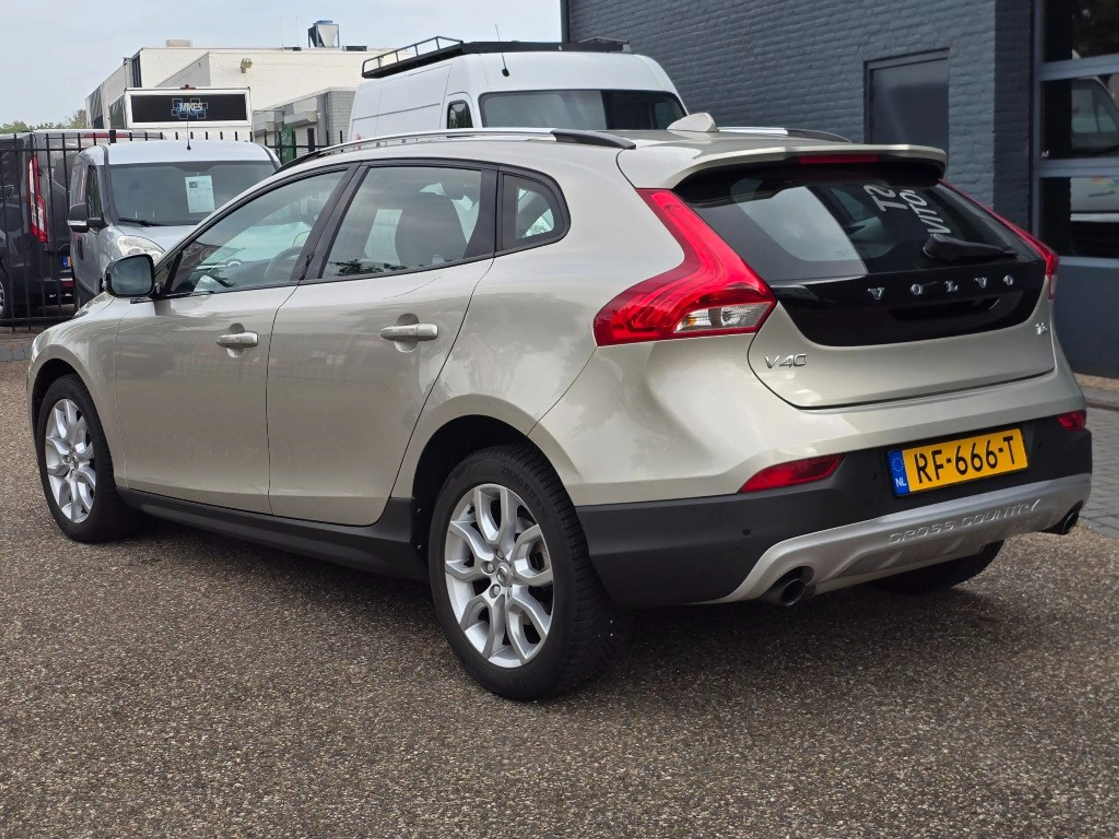 Volvo V40 Cross Country 1.5 T3 Nordic+Summum LEDER PANORAMADAK CAMERA NAVI — photo 10