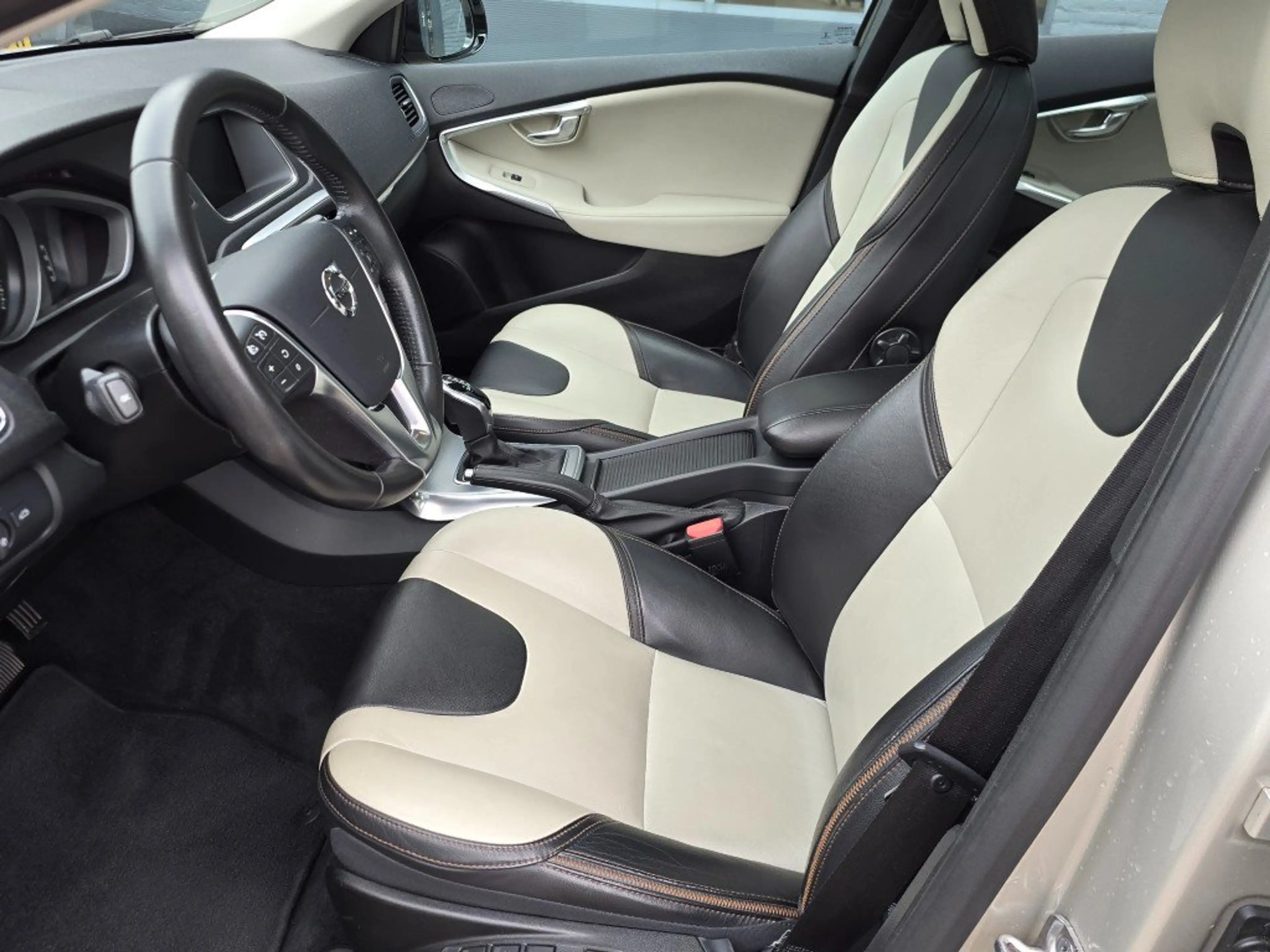 Volvo V40 Cross Country 1.5 T3 Nordic+Summum LEDER PANORAMADAK CAMERA NAVI — photo 14