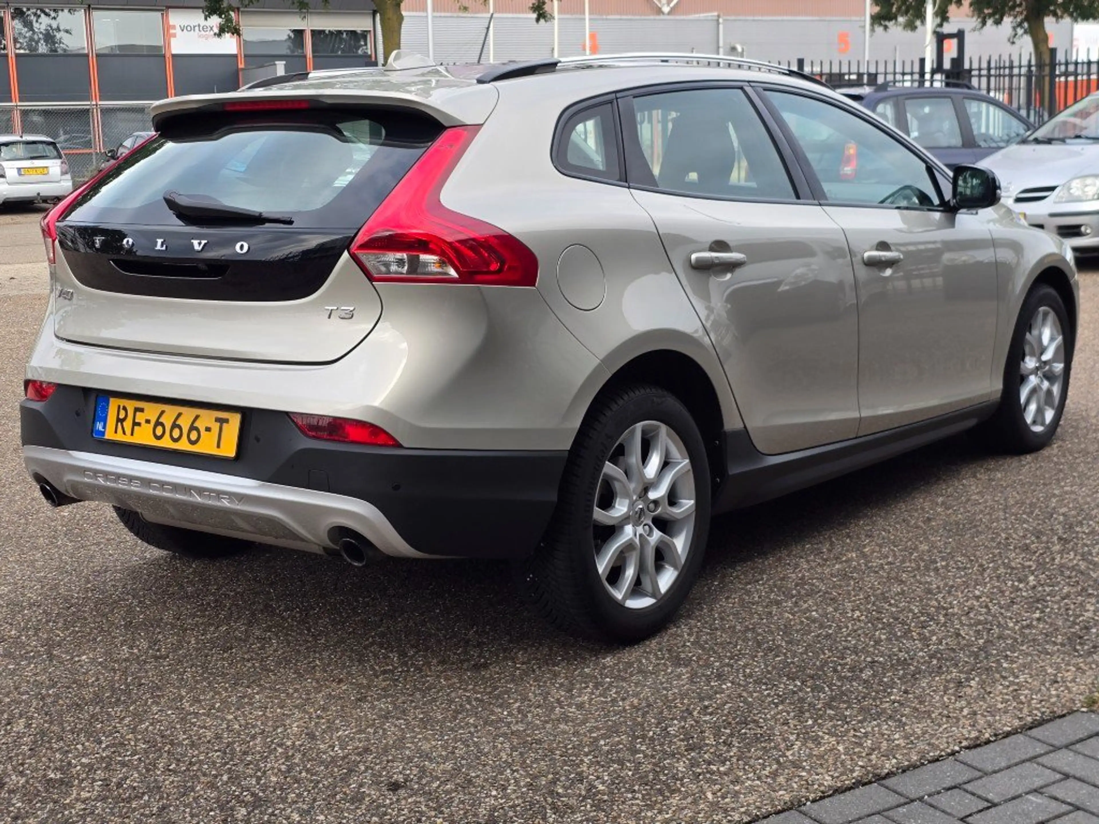 Volvo V40 Cross Country 1.5 T3 Nordic+Summum LEDER PANORAMADAK CAMERA NAVI — photo 6