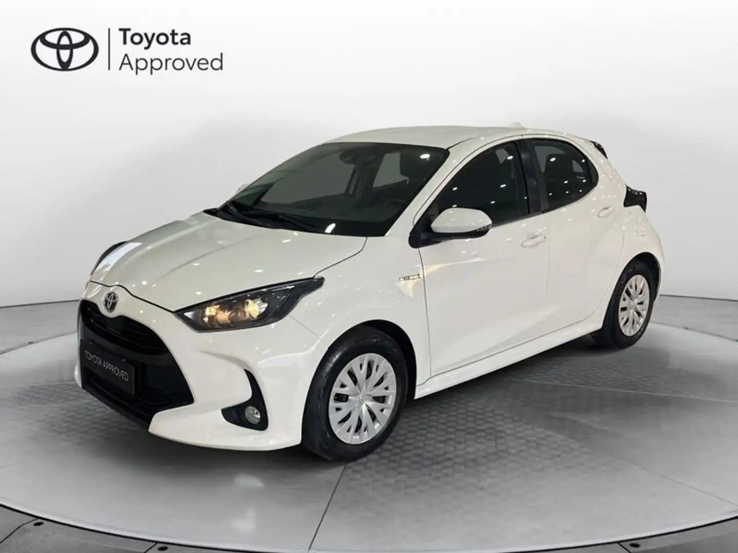 Toyota Yaris 1.5 Hybrid 5 porte Active Bianco - 1