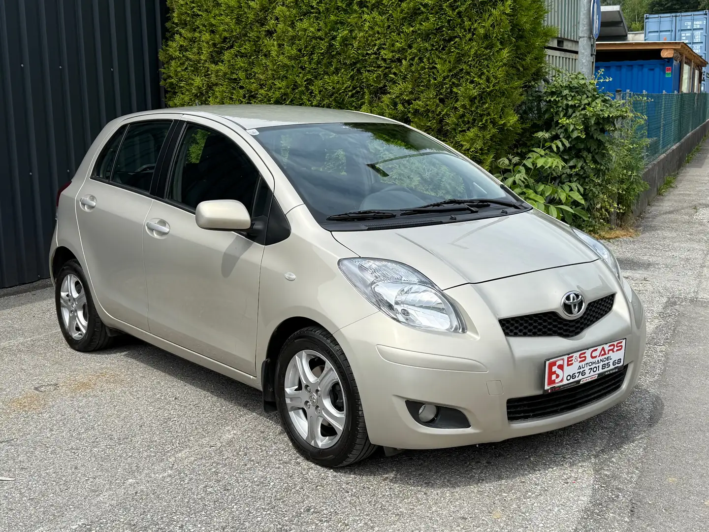 Toyota Yaris 1,4 D-4D  Sol Plus AUTOMATIK Gelb - 2