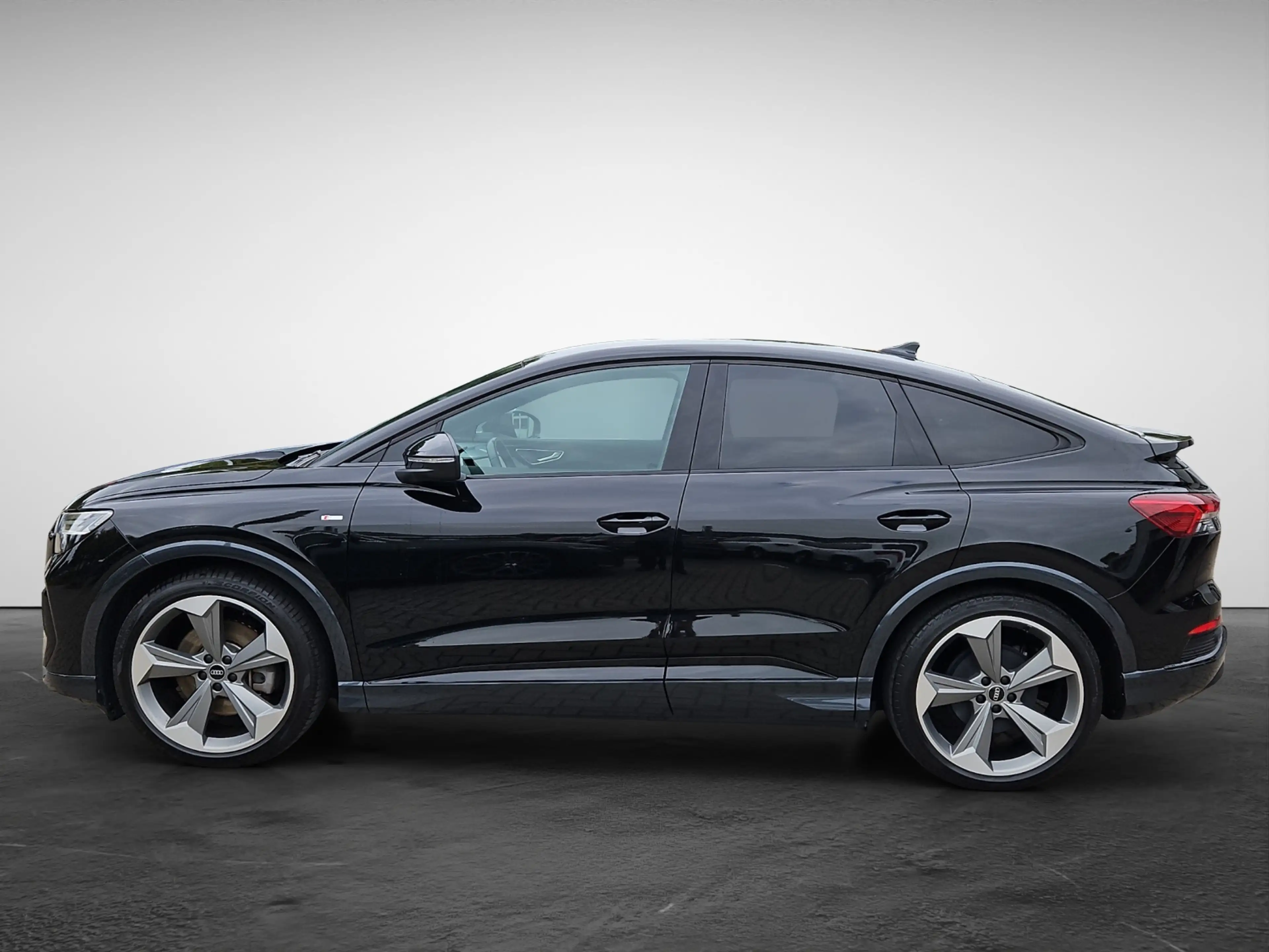 Audi Q4 e-tron 50 quattro Sportback S line NaviPlus Matrix 21-... — photo 3