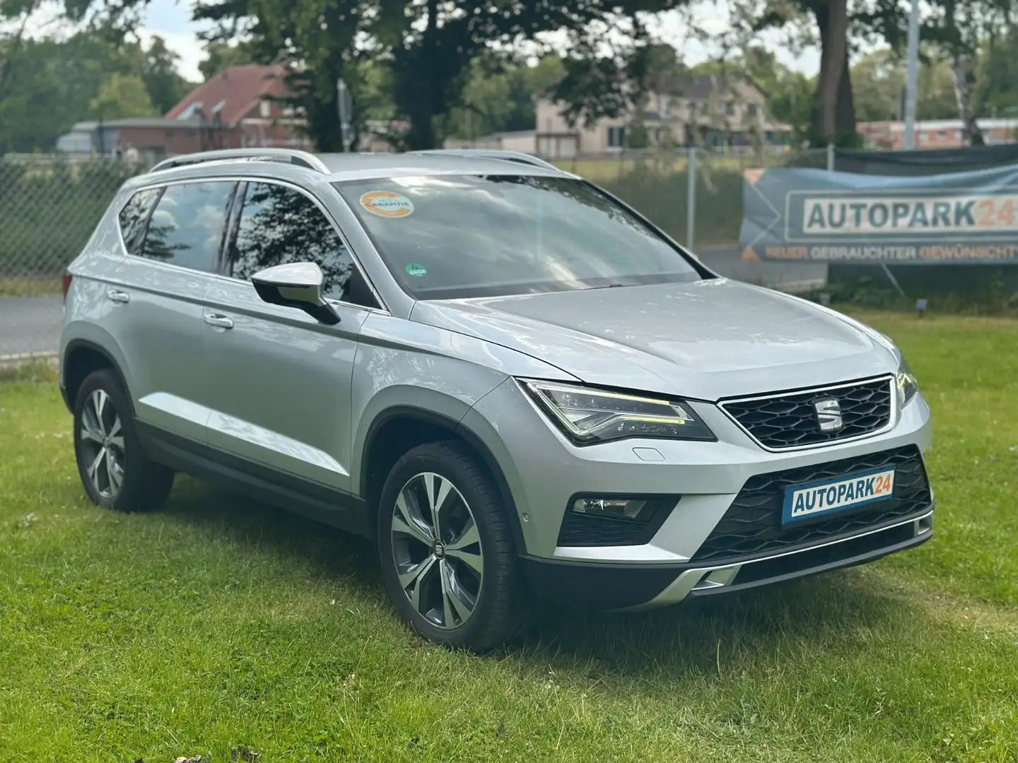 SEAT Ateca Xcellence 4Drive*2,0TDI*150PS*LED* Silber - 1