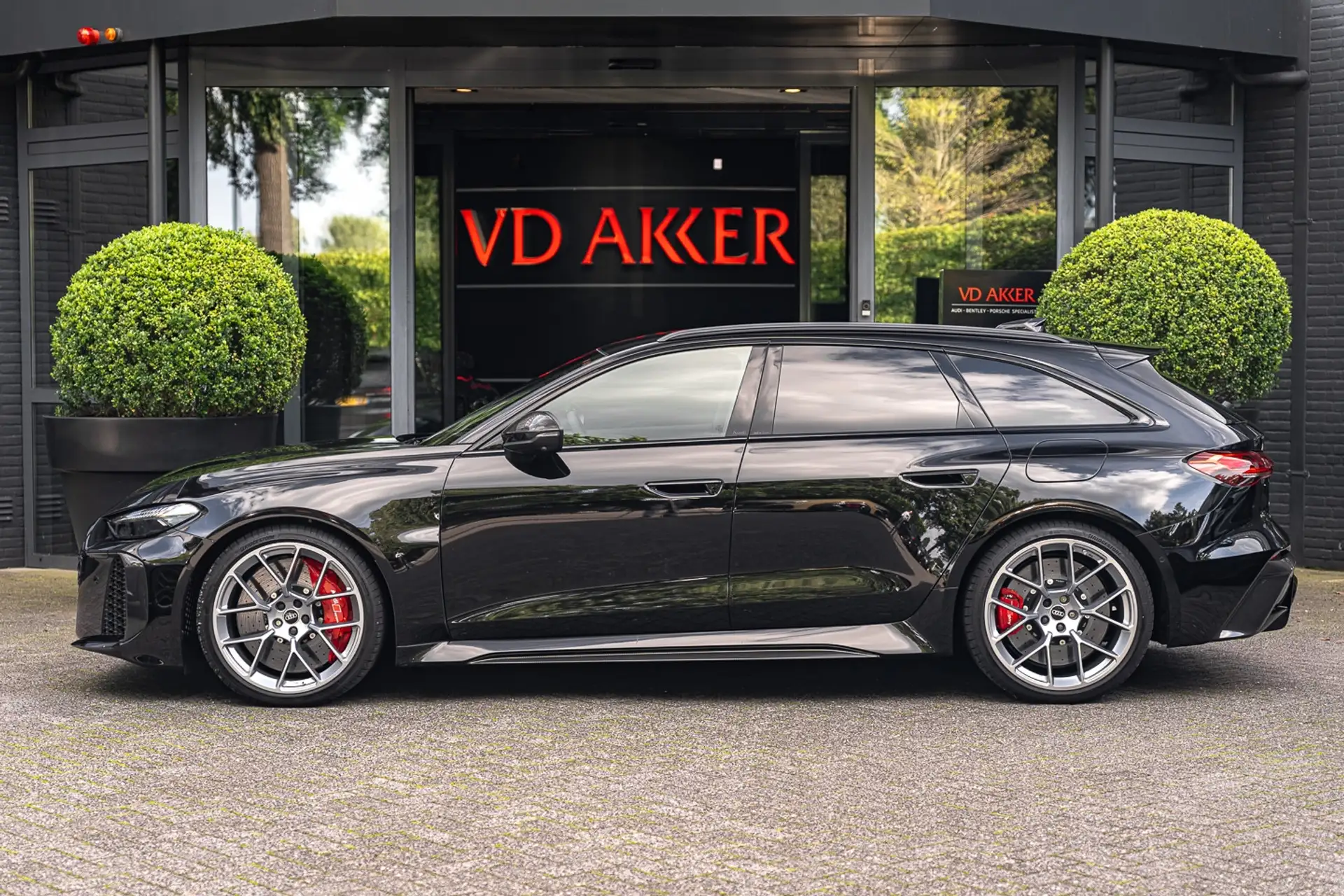 Audi RS5 Coupe 2026 검정 사진 3