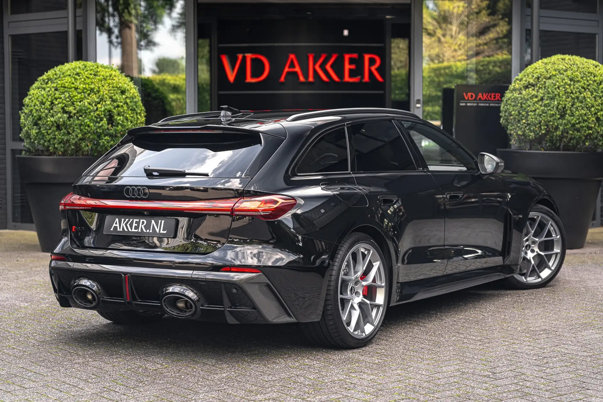 Audi RS5 Coupe 2026 검정 사진 2