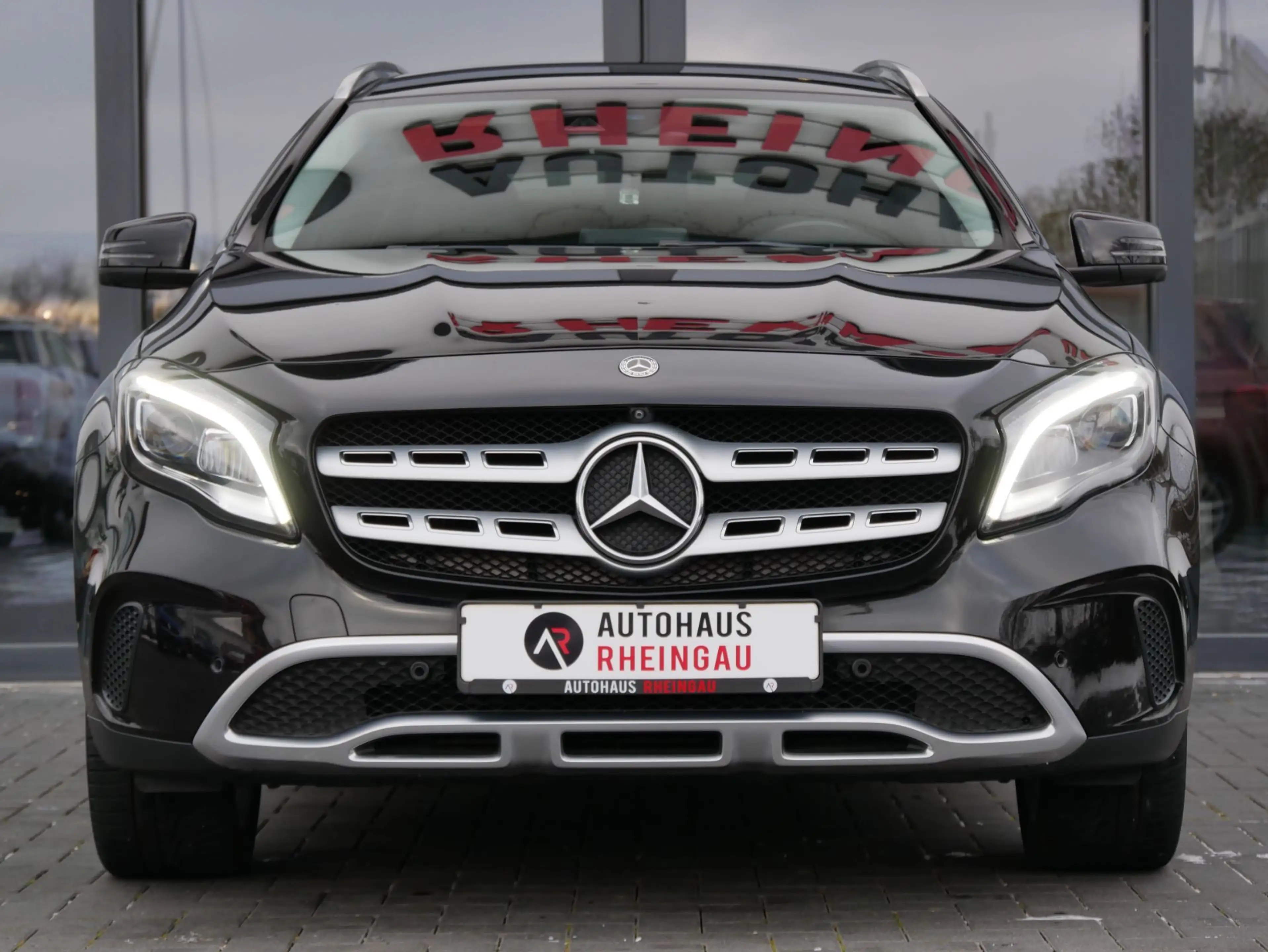 Mercedes-Benz GLA 200 d Urban *LED*NAVI*STHZ*360°* — photo 4