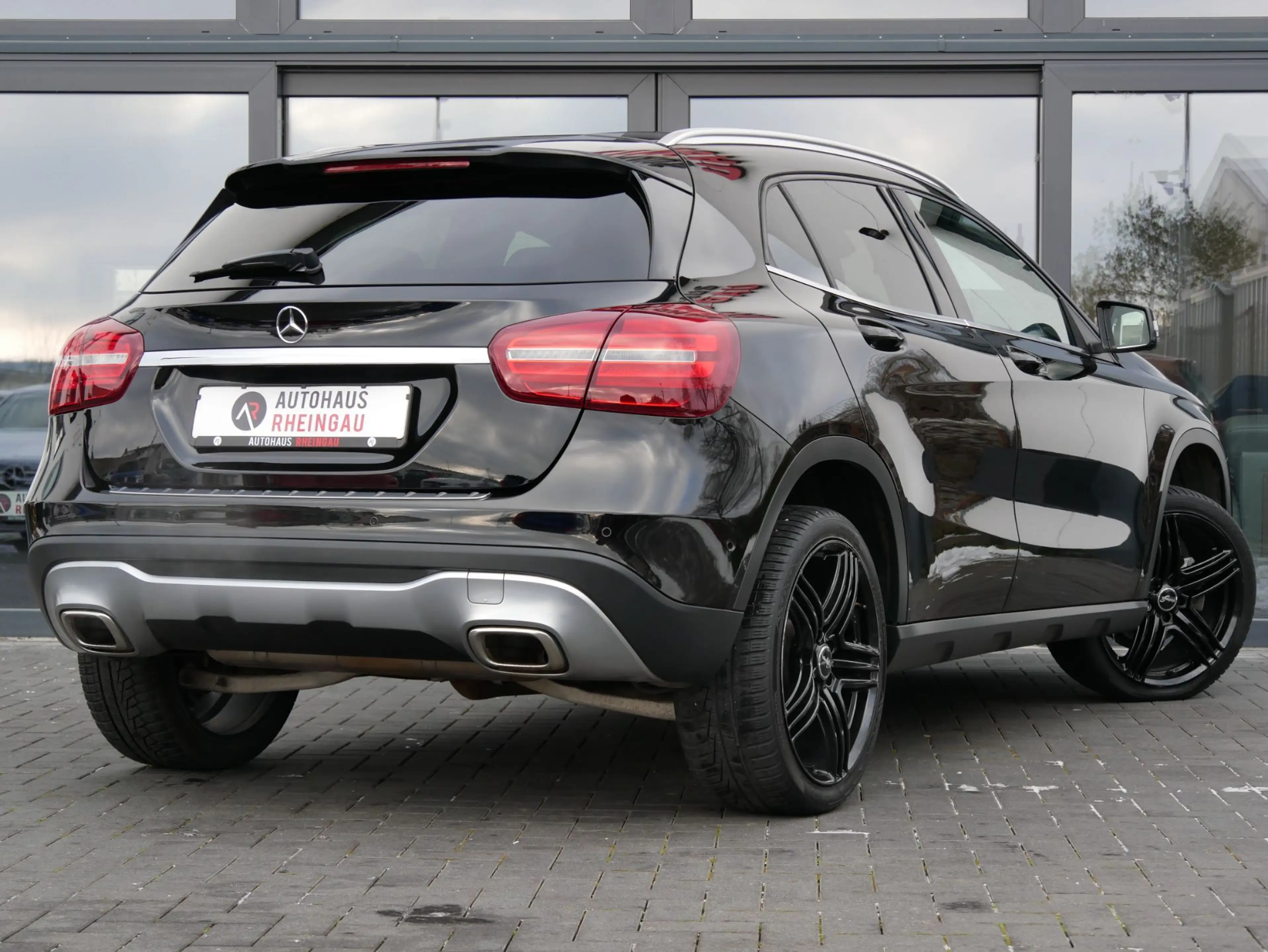 Mercedes-Benz GLA 200 d Urban *LED*NAVI*STHZ*360°* — photo 15