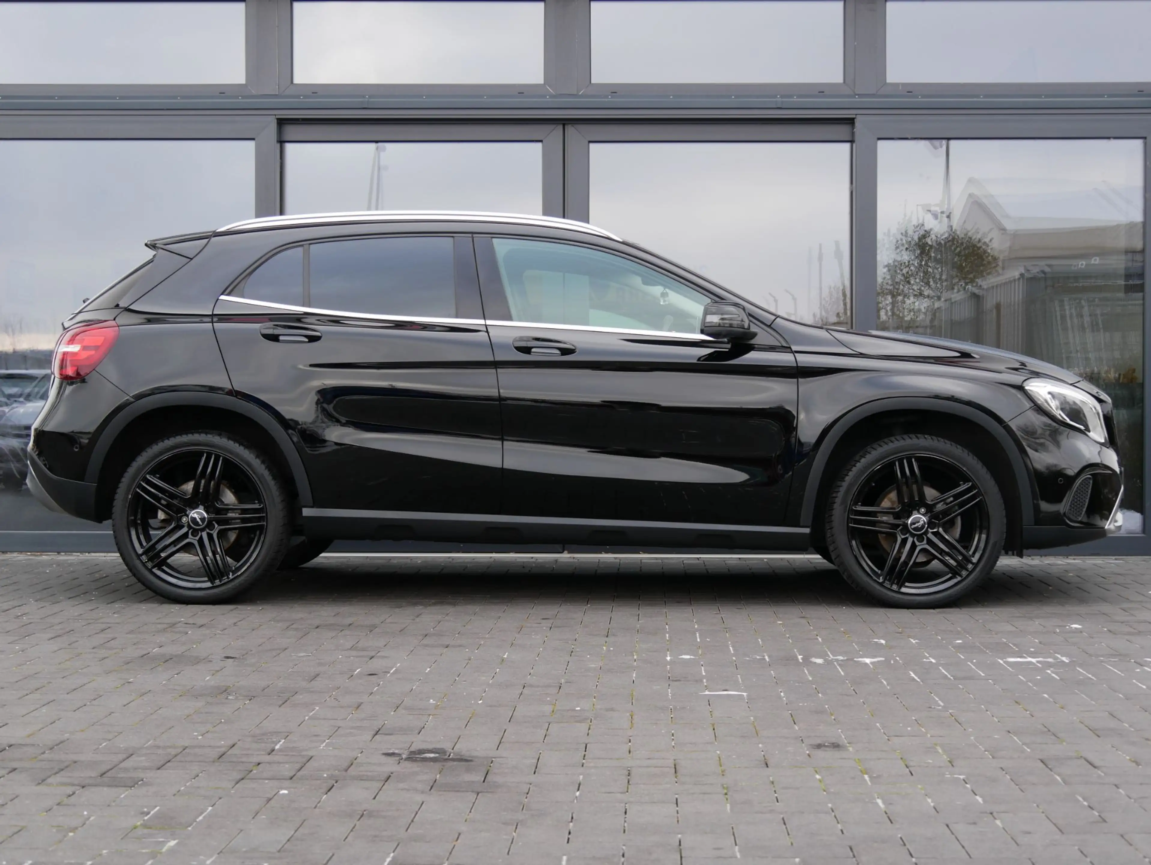 Mercedes-Benz GLA 200 d Urban *LED*NAVI*STHZ*360°* — photo 8