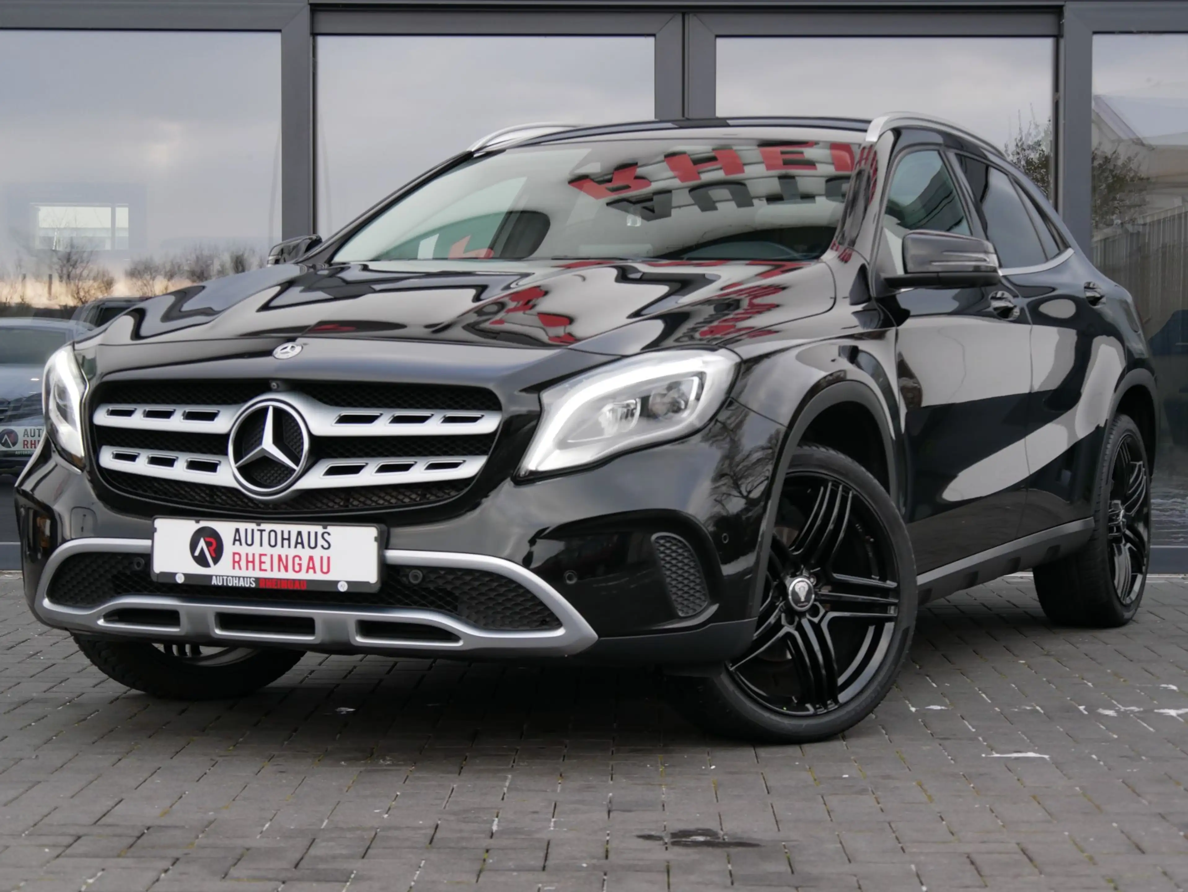 Mercedes-Benz GLA 200 d Urban *LED*NAVI*STHZ*360°*