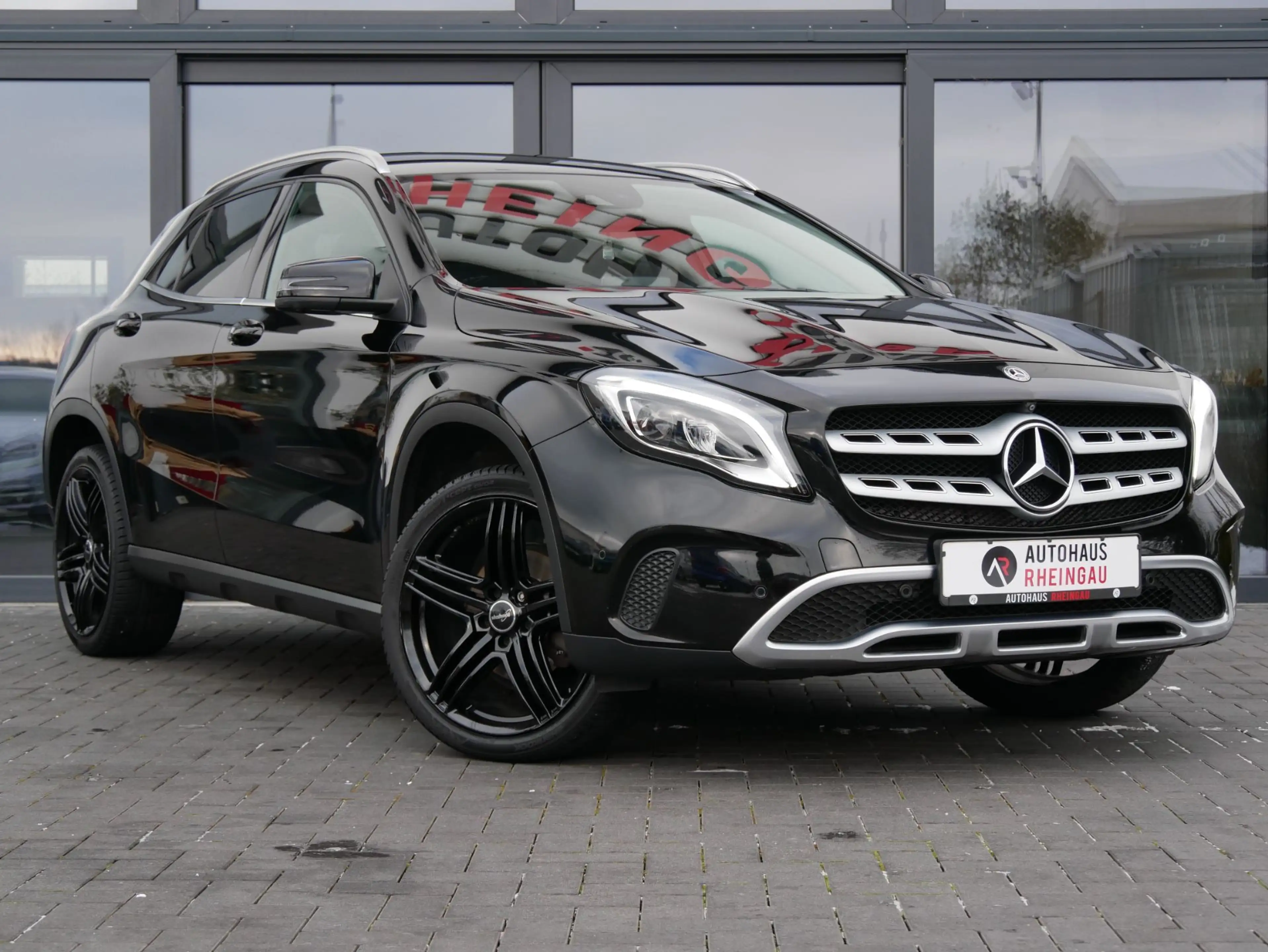 Mercedes-Benz GLA 200 d Urban *LED*NAVI*STHZ*360°* — photo 5