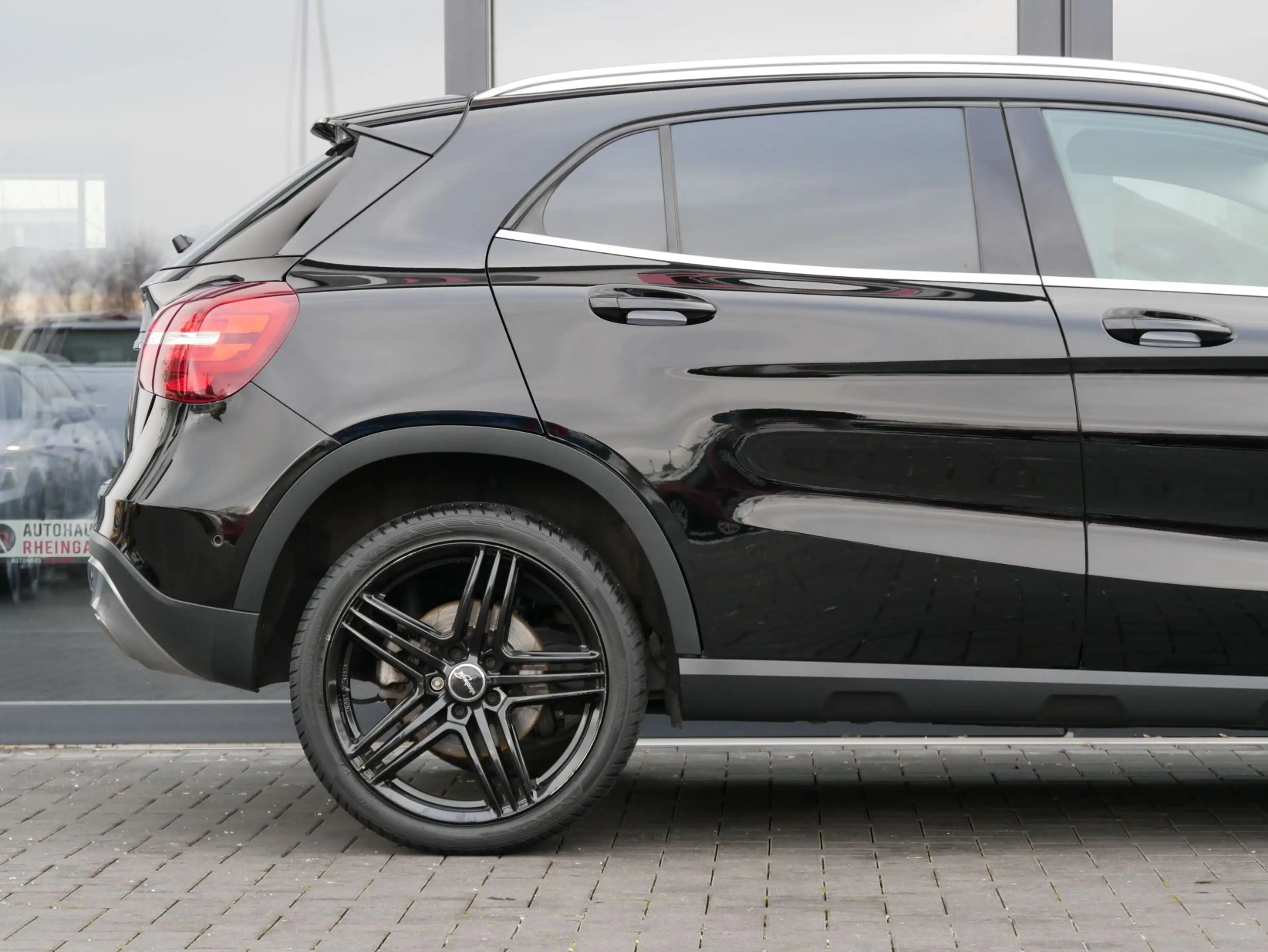 Mercedes-Benz GLA 200 d Urban *LED*NAVI*STHZ*360°* — photo 9