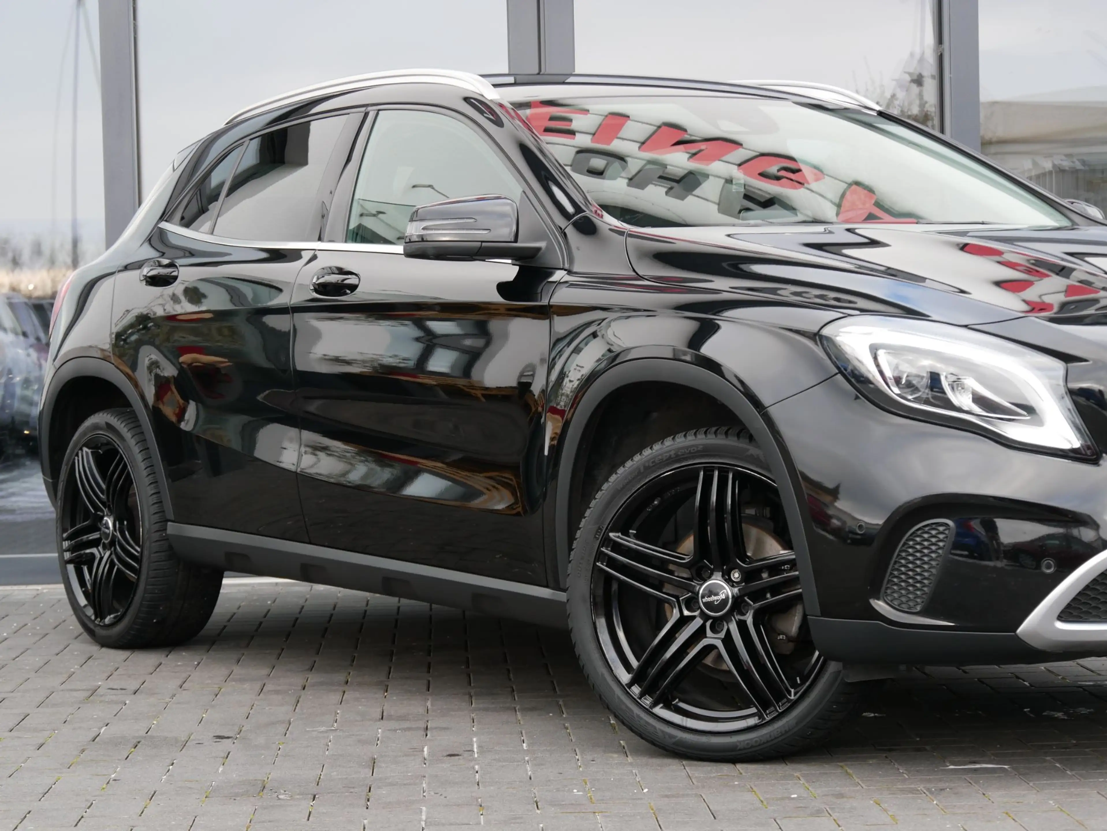 Mercedes-Benz GLA 200 d Urban *LED*NAVI*STHZ*360°* — photo 6