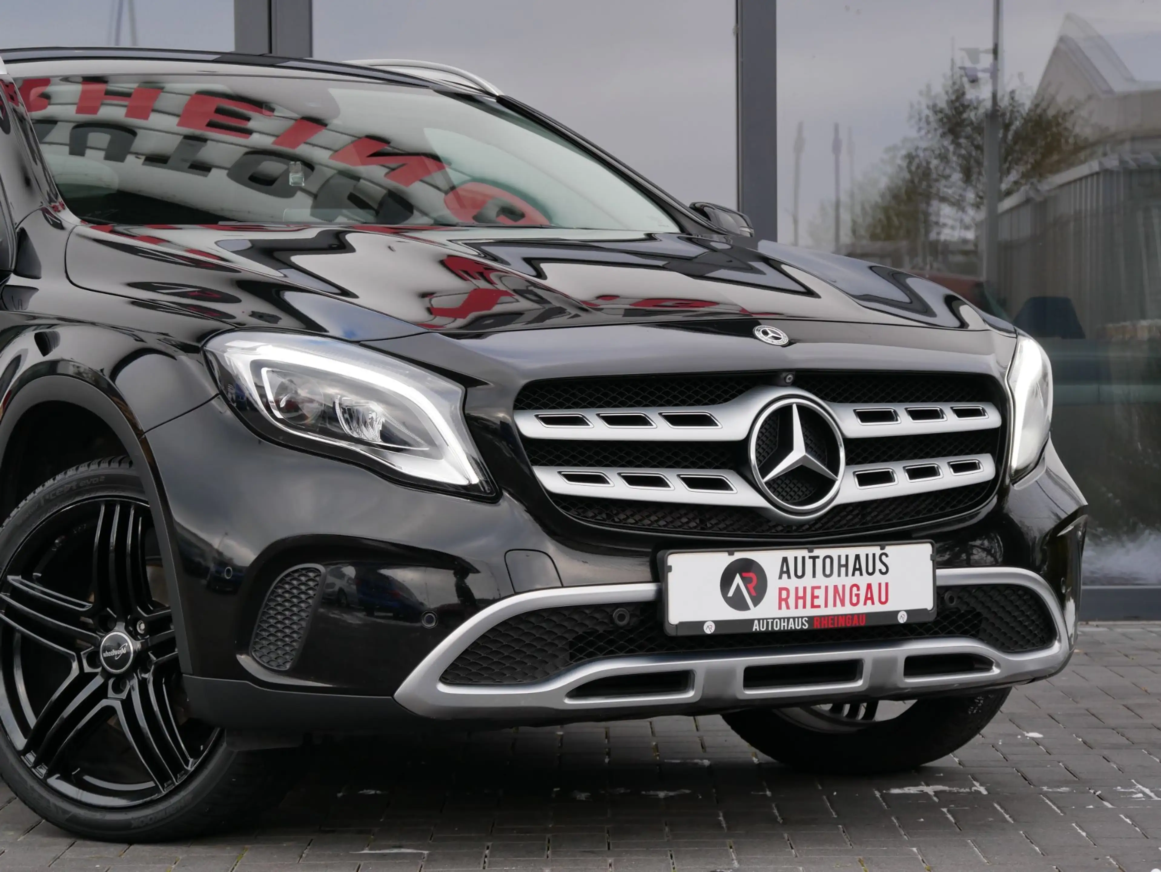 Mercedes-Benz GLA 200 d Urban *LED*NAVI*STHZ*360°* — photo 7