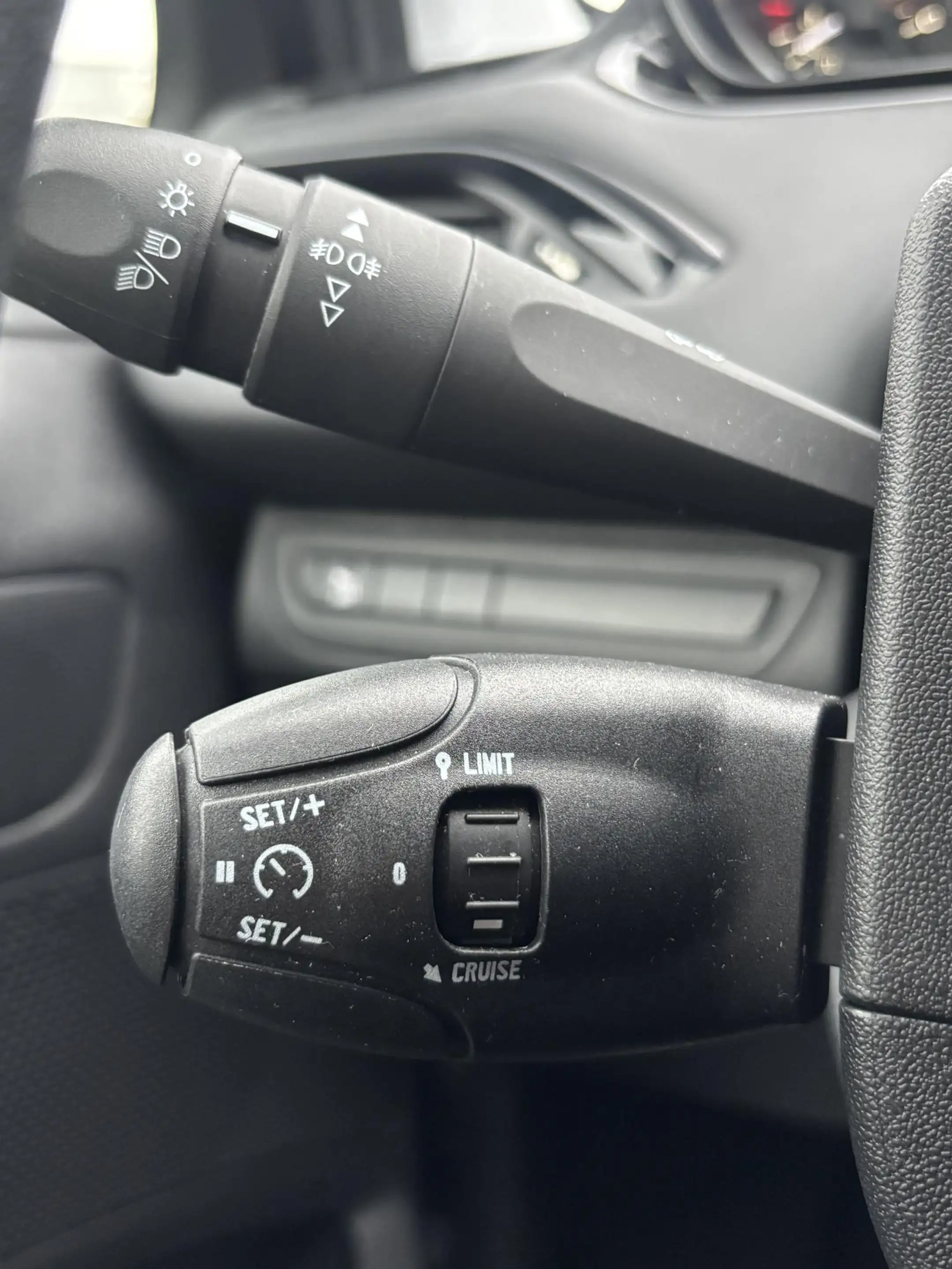Peugeot 208 1.2 PureTech Blue Lion — photo 9
