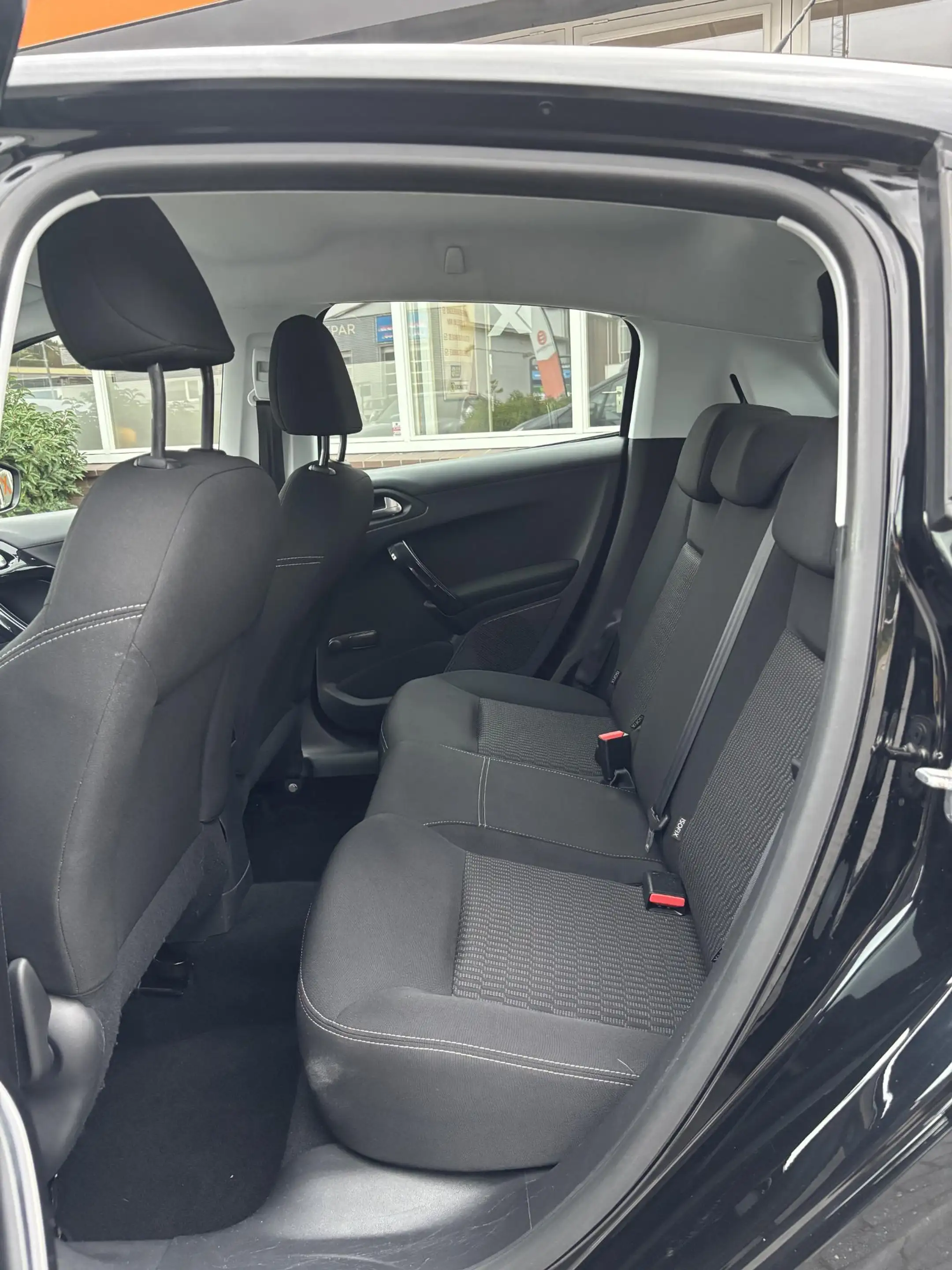 Peugeot 208 1.2 PureTech Blue Lion — photo 6