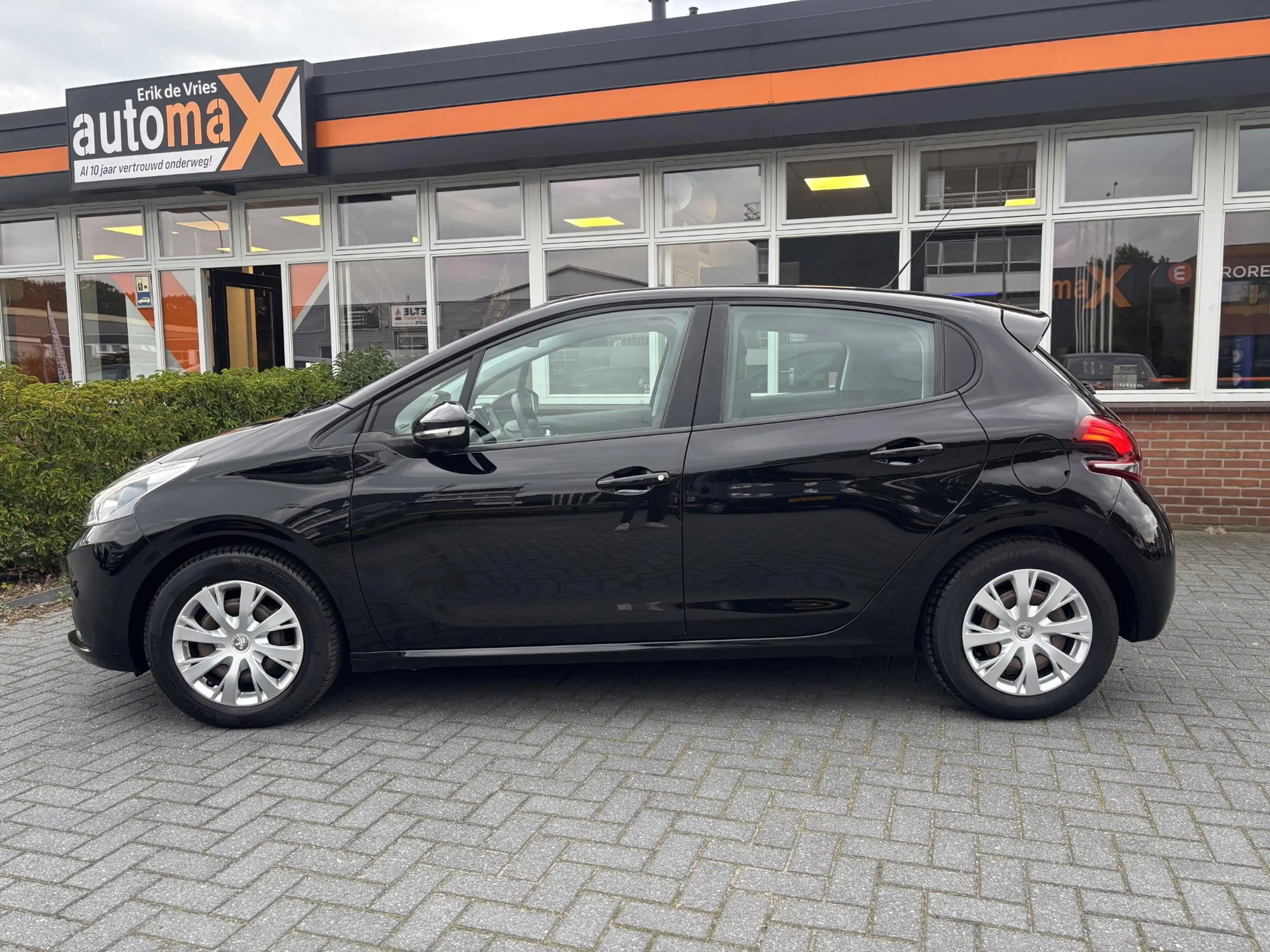 Peugeot 208 1.2 PureTech Blue Lion — photo 11