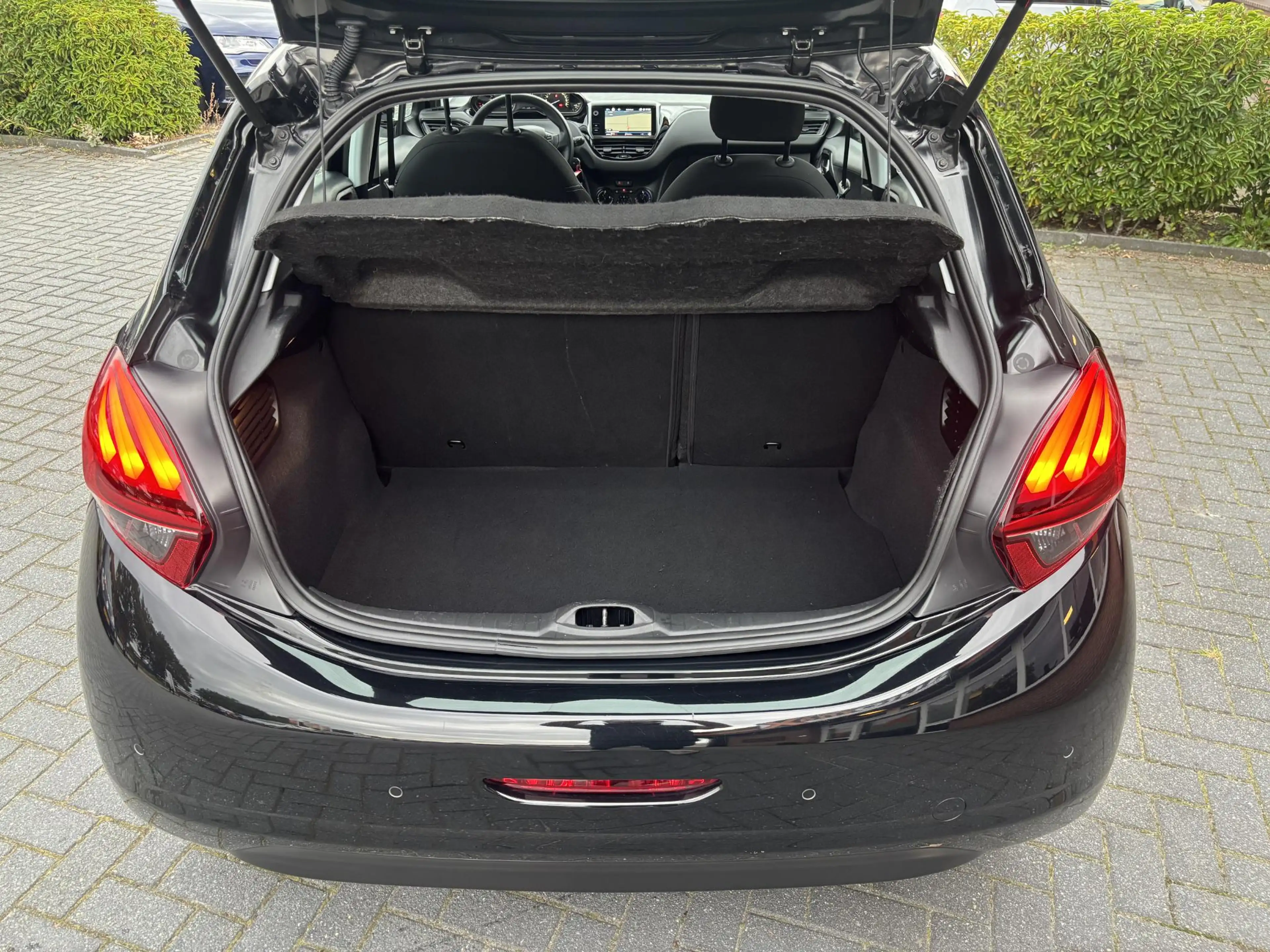 Peugeot 208 1.2 PureTech Blue Lion — photo 4