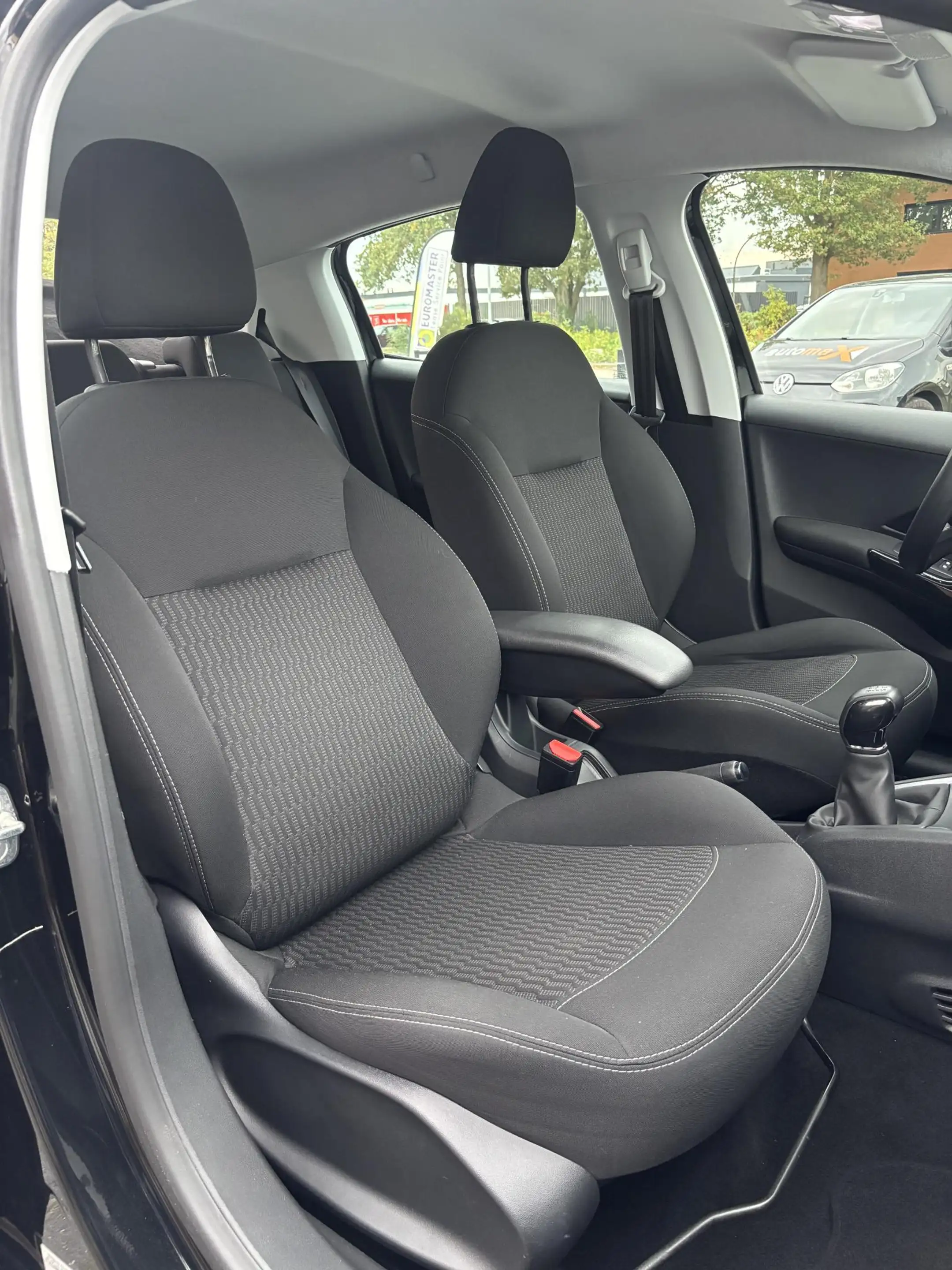 Peugeot 208 1.2 PureTech Blue Lion — photo 14