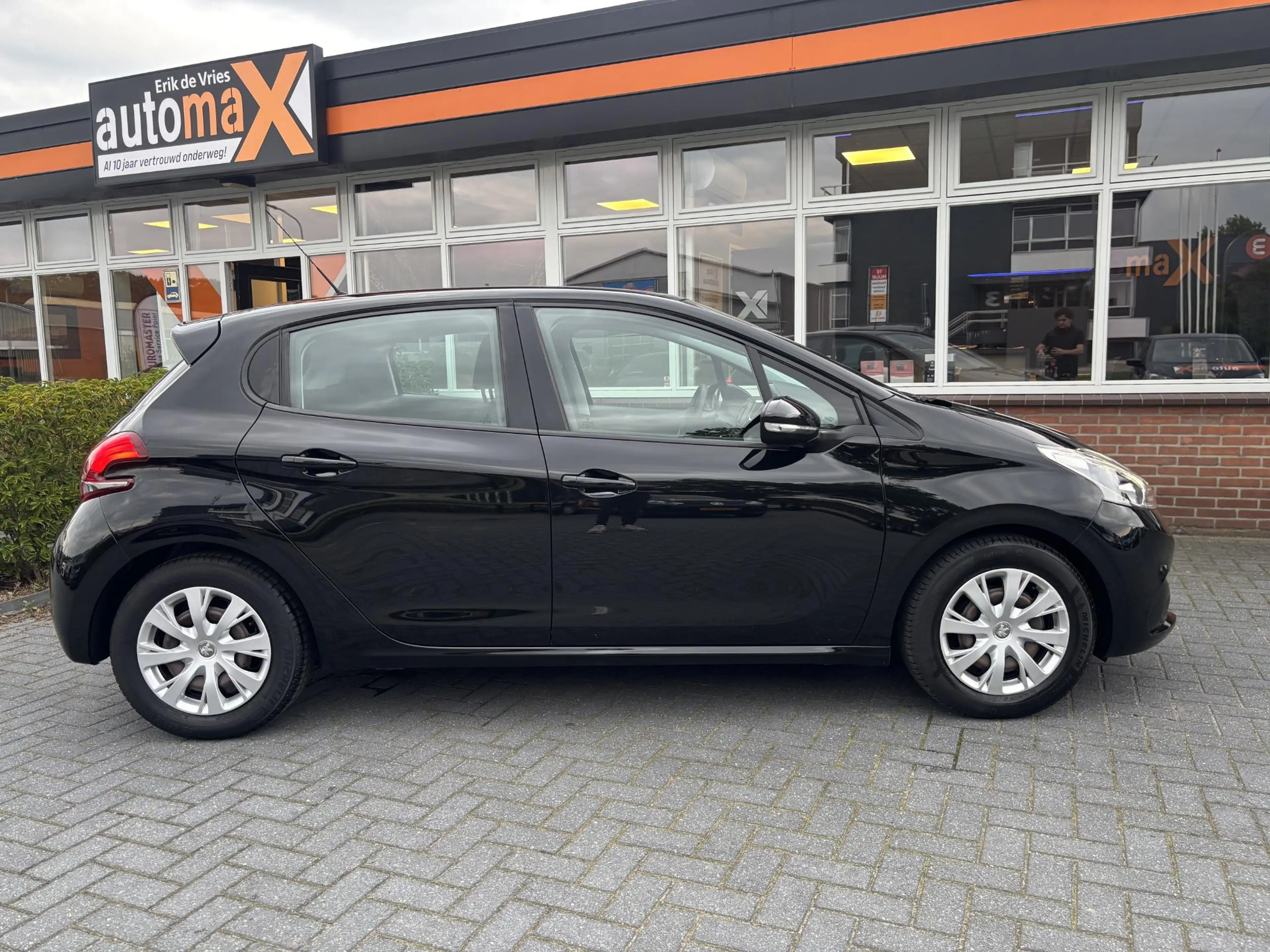 Peugeot 208 1.2 PureTech Blue Lion — photo 10