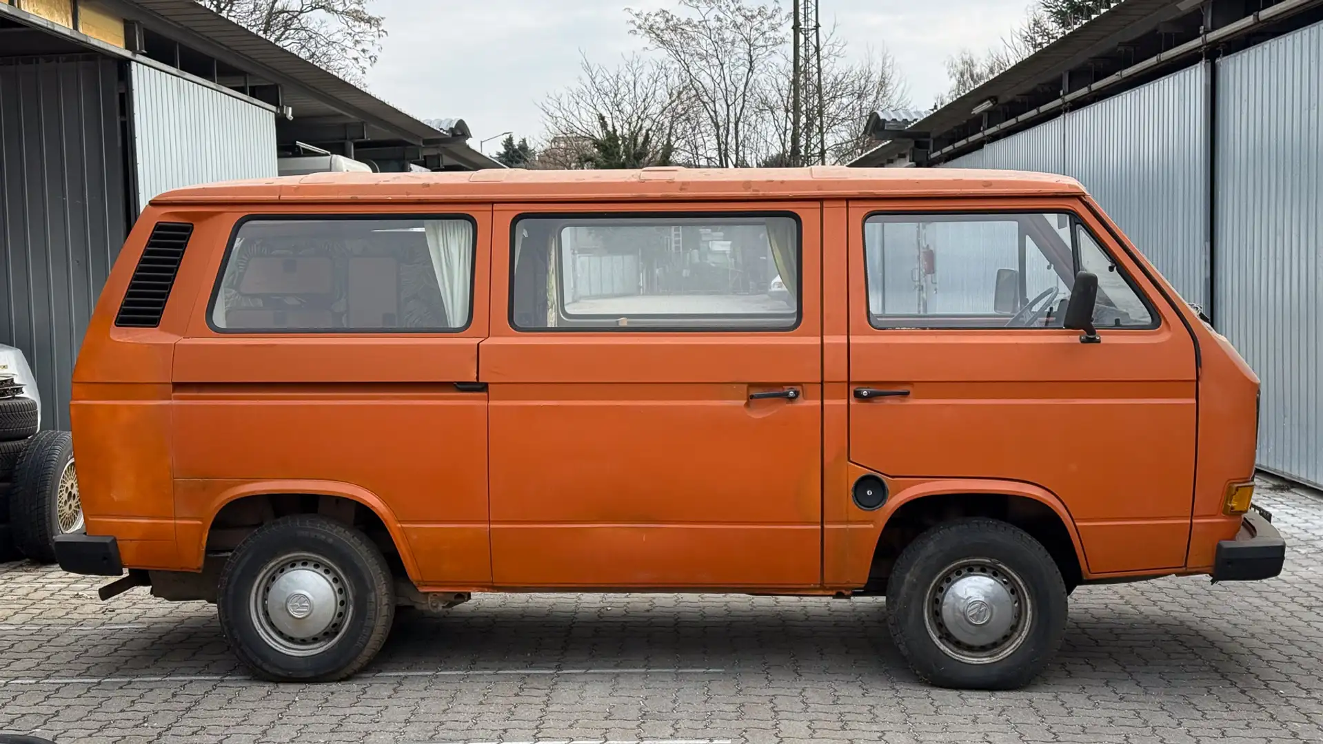 Volkswagen T3 Kombi Transporter Type 253 - Kombi Orange - 1