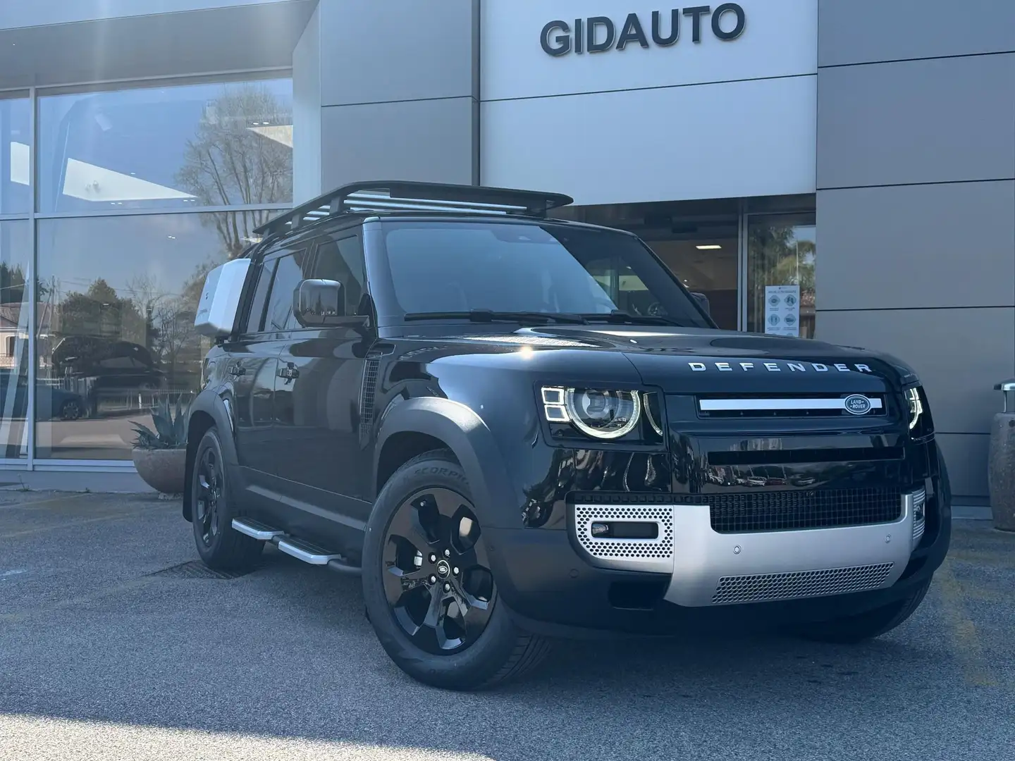 Land Rover Defender 110 3.0 D200 Explorer Ed. | Autocarro 5 Posti Nero - 2