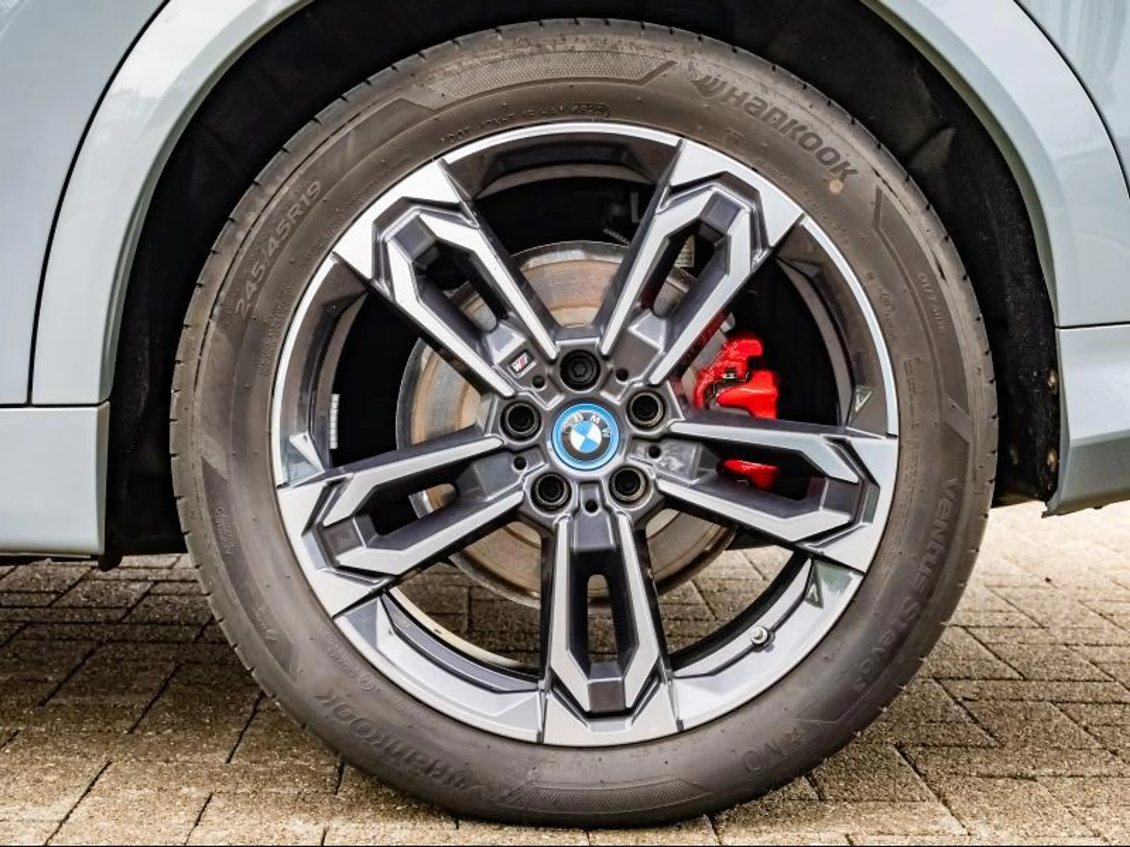 BMW iX2 xDrive30 / M Sport Pro — photo 8