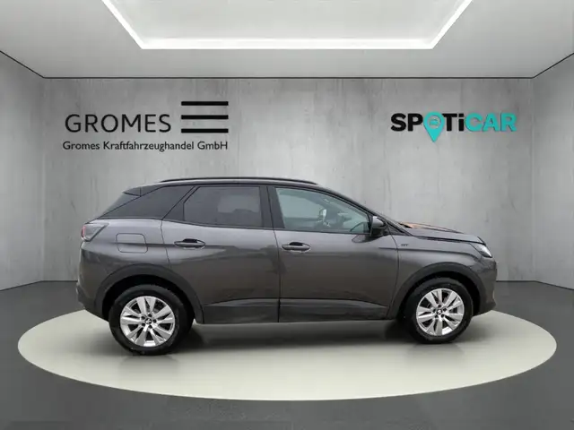 Peugeot 3008 view 2