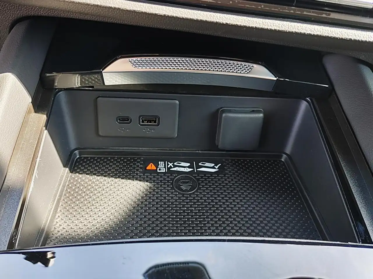 Buick Envision photo Buick Envision
