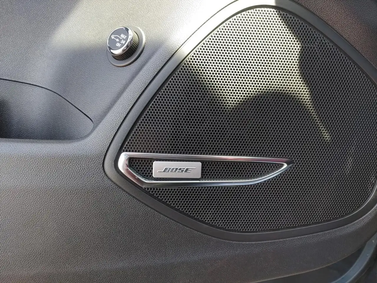 Buick Envision photo Buick Envision