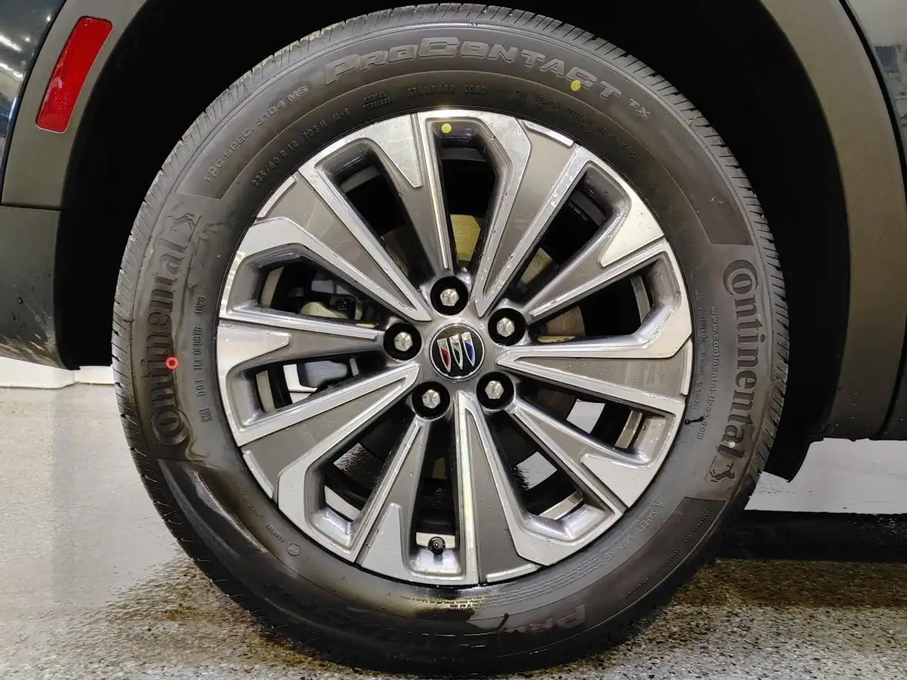Buick Envision photo Buick Envision