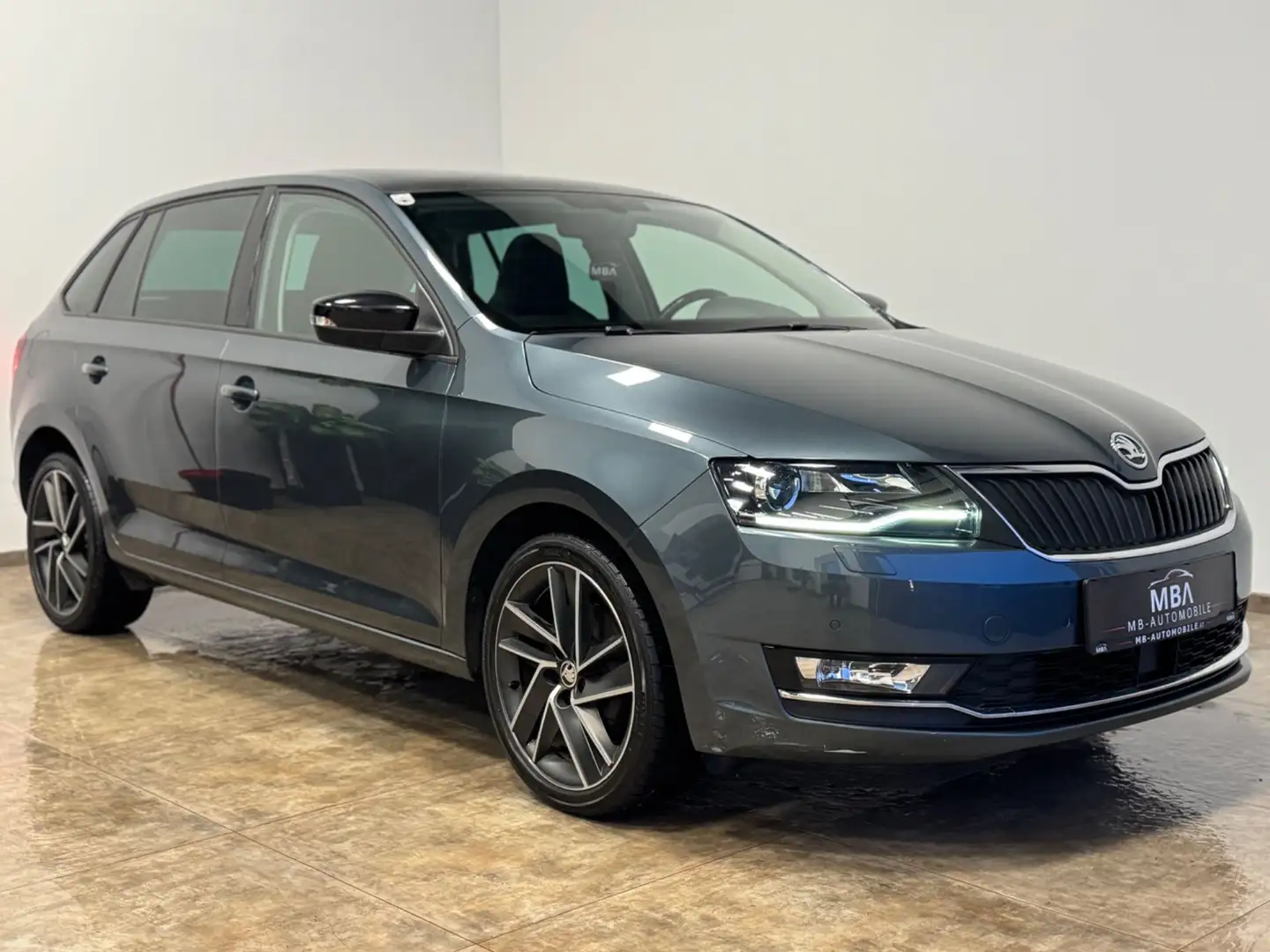 Skoda Rapid/Spaceback 1.0 TSI Sport | 1.Hand | Pano | Kamera | Keyless Grau - 2