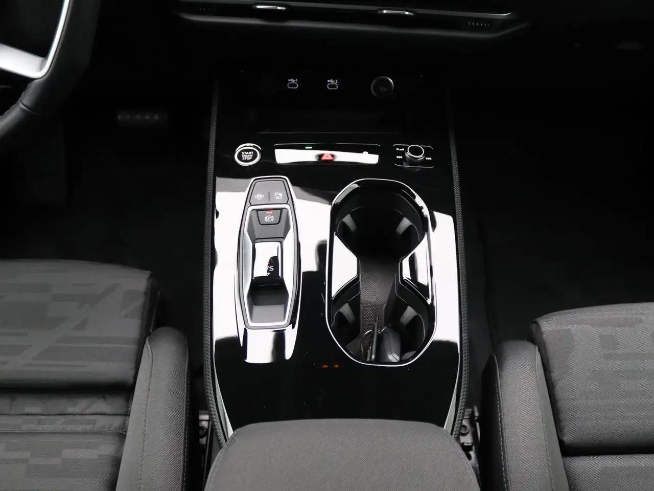 Audi A5 e-hybrid quattro S-tronic/ TechPlus,AHK 12